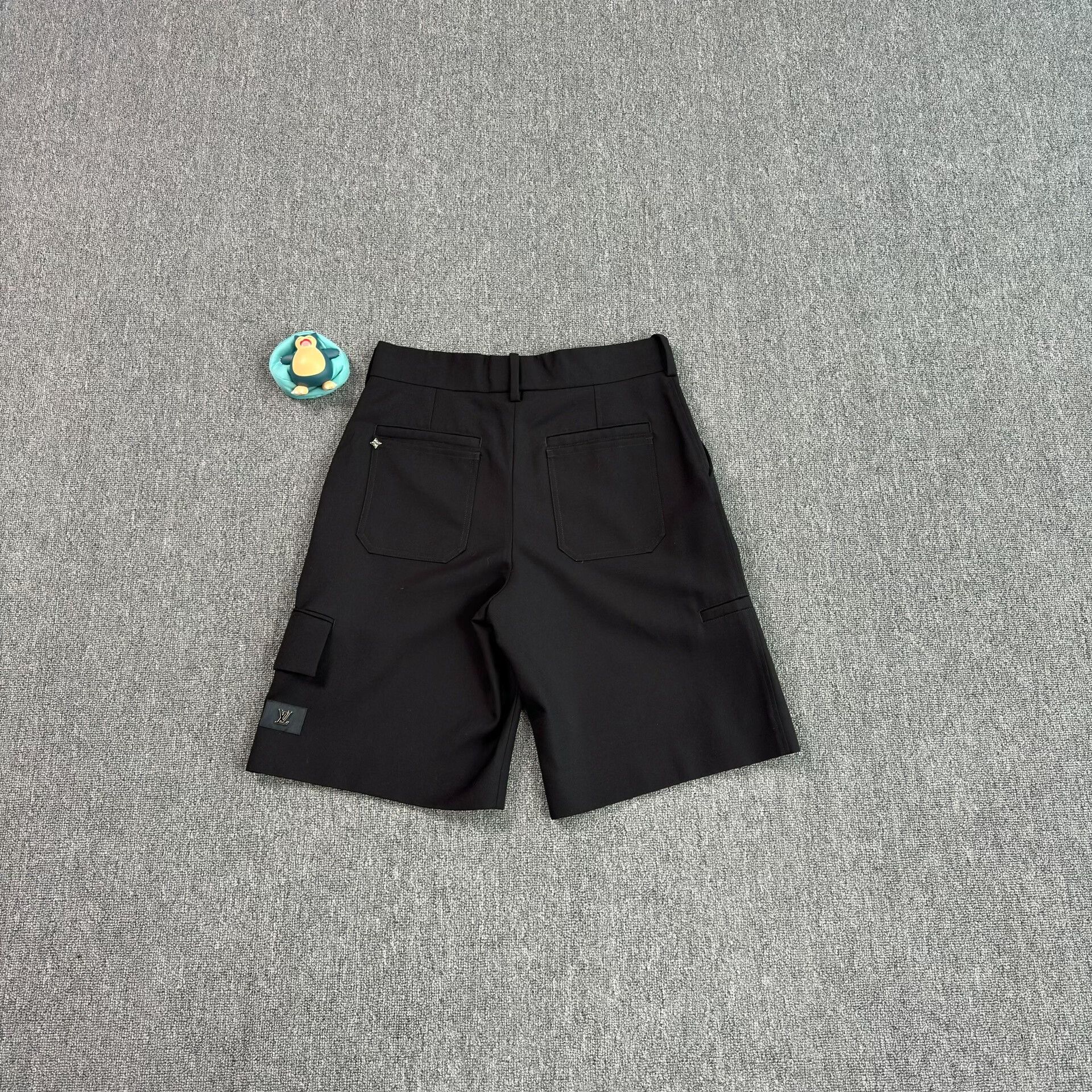 Louis Vuitton Louis Vuitton Silver Logo Suit Shorts Size 48 Size US 32 / EU 48 - 8 Thumbnail
