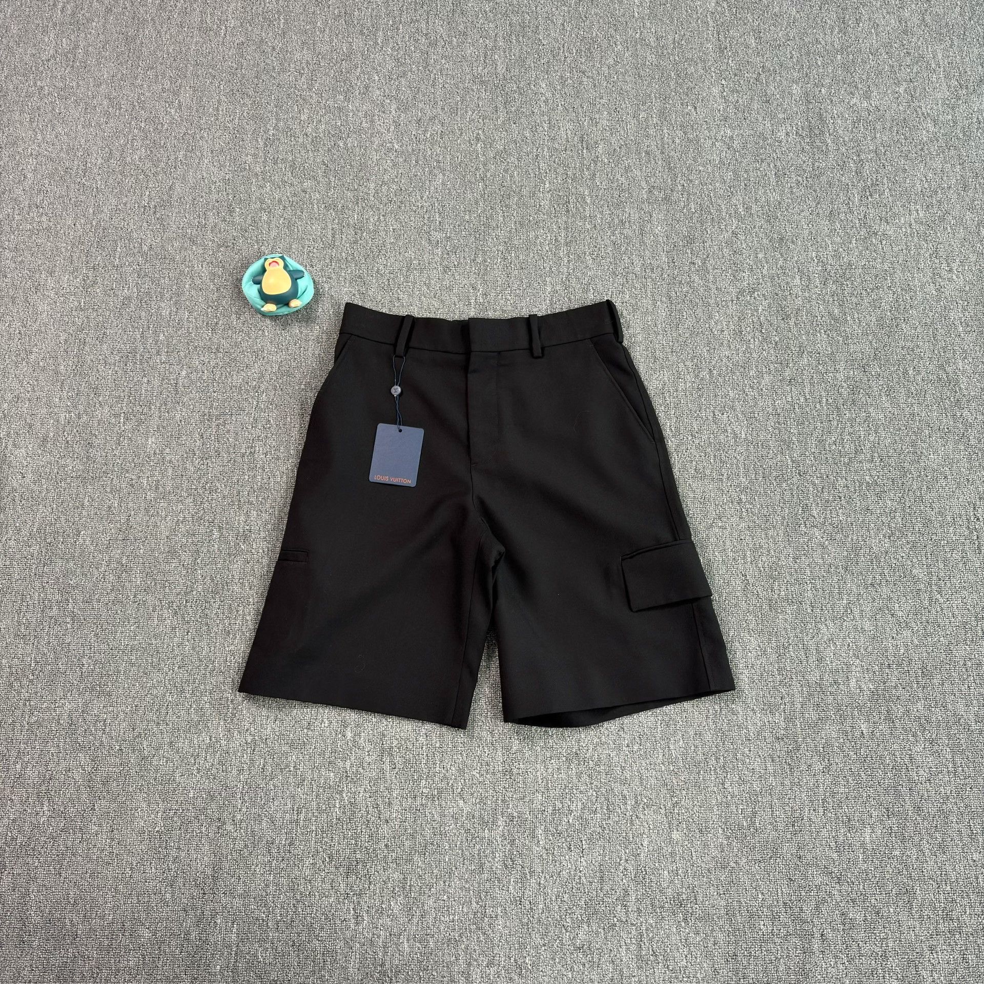 Louis Vuitton Louis Vuitton Silver Logo Suit Shorts Size 48 Size US 32 / EU 48 - 2 Thumbnail