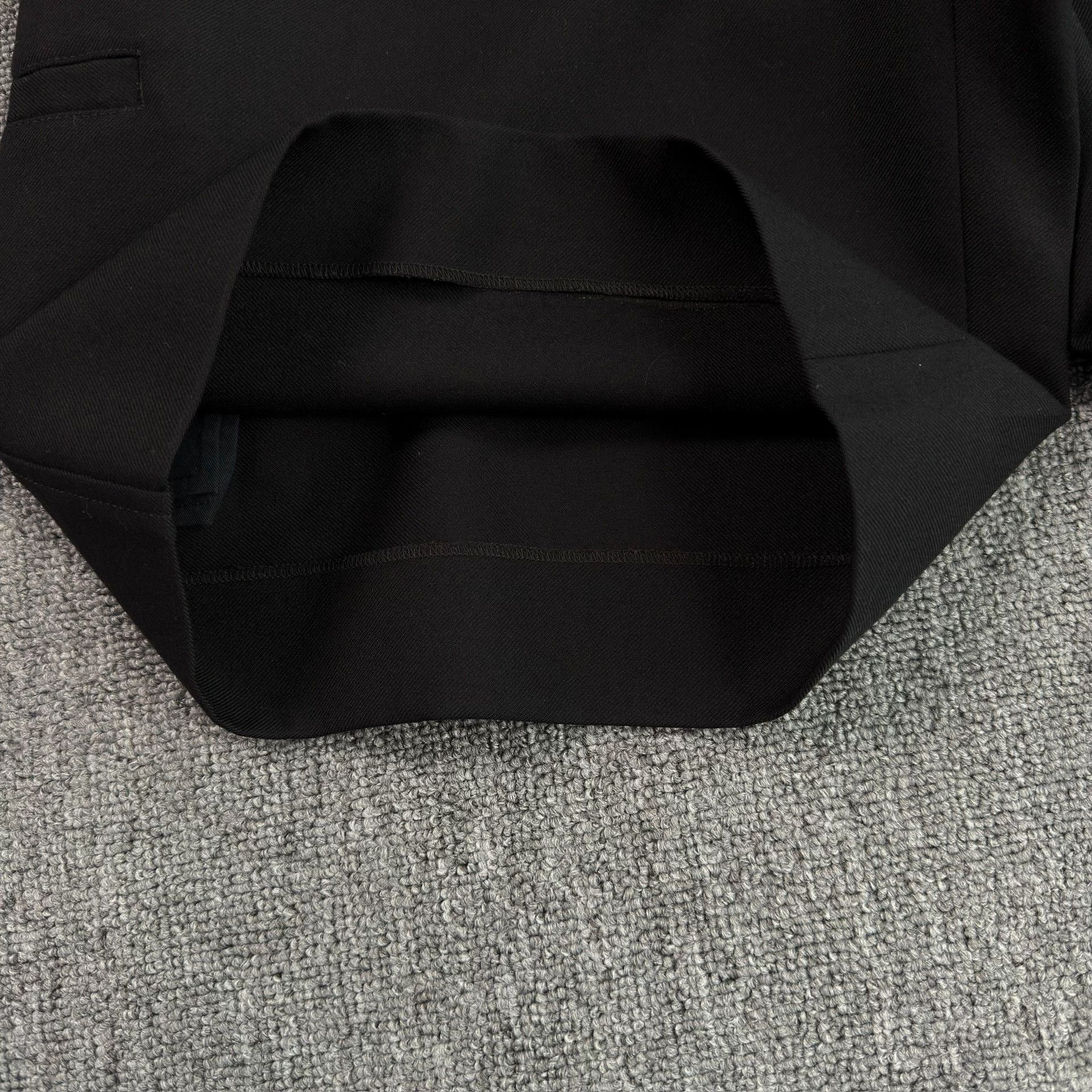 Louis Vuitton Louis Vuitton Silver Logo Suit Shorts Size 48 Size US 32 / EU 48 - 3 Thumbnail