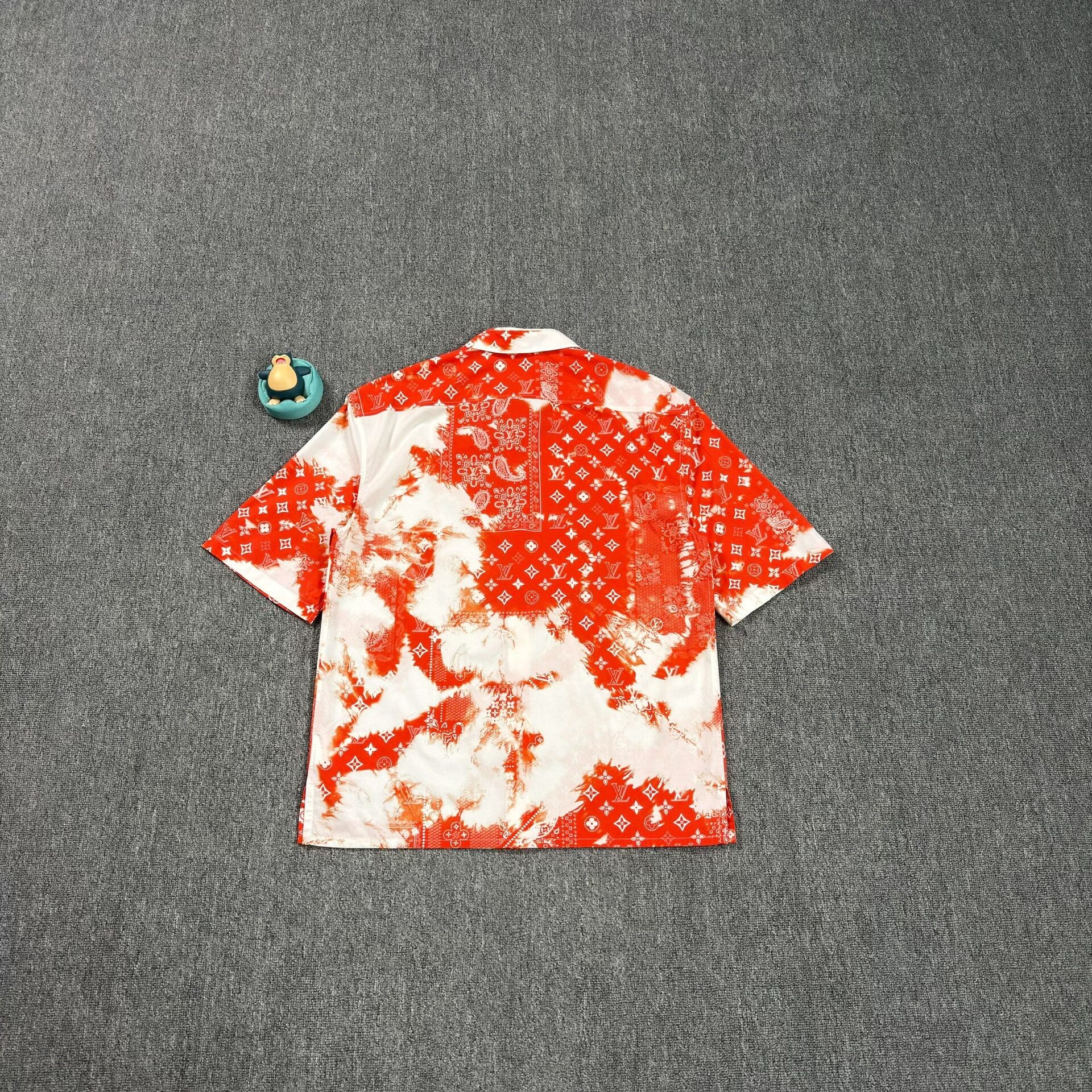 Louis Vuitton Louis Vuitton Red Bandana Short Sleeve Shirt L Size US L / EU 52-54 / 3 - 3 Thumbnail