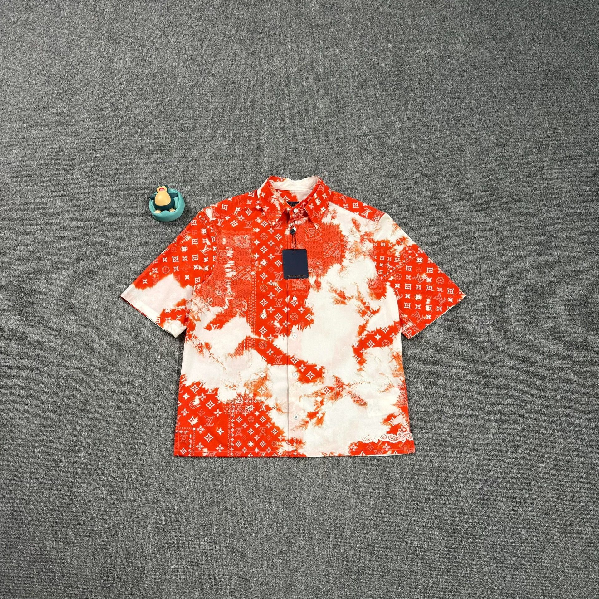 Louis Vuitton Louis Vuitton Red Bandana Short Sleeve Shirt L Size US L / EU 52-54 / 3 - 2 Thumbnail