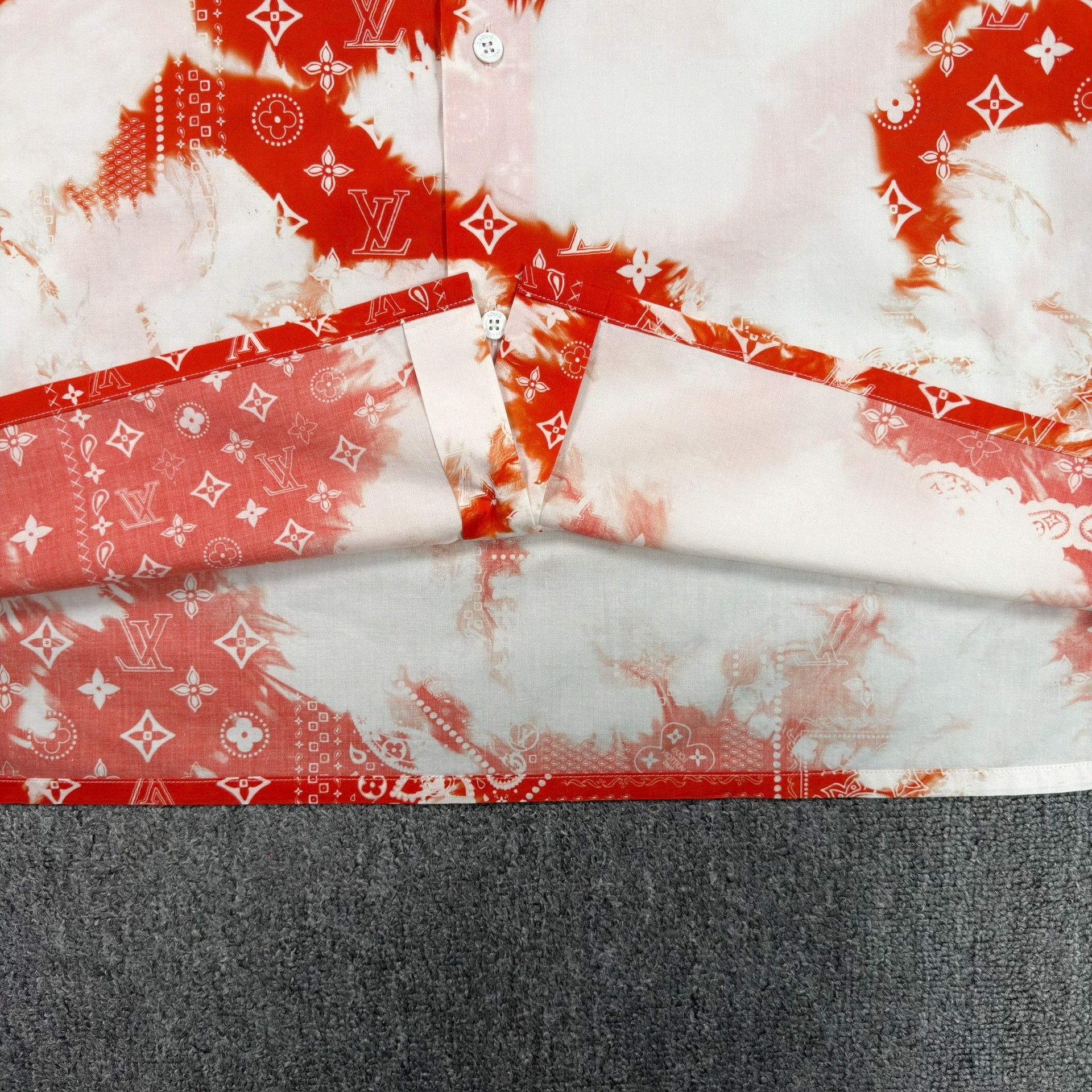 Louis Vuitton Louis Vuitton Red Bandana Short Sleeve Shirt L Size US L / EU 52-54 / 3 - 6 Thumbnail