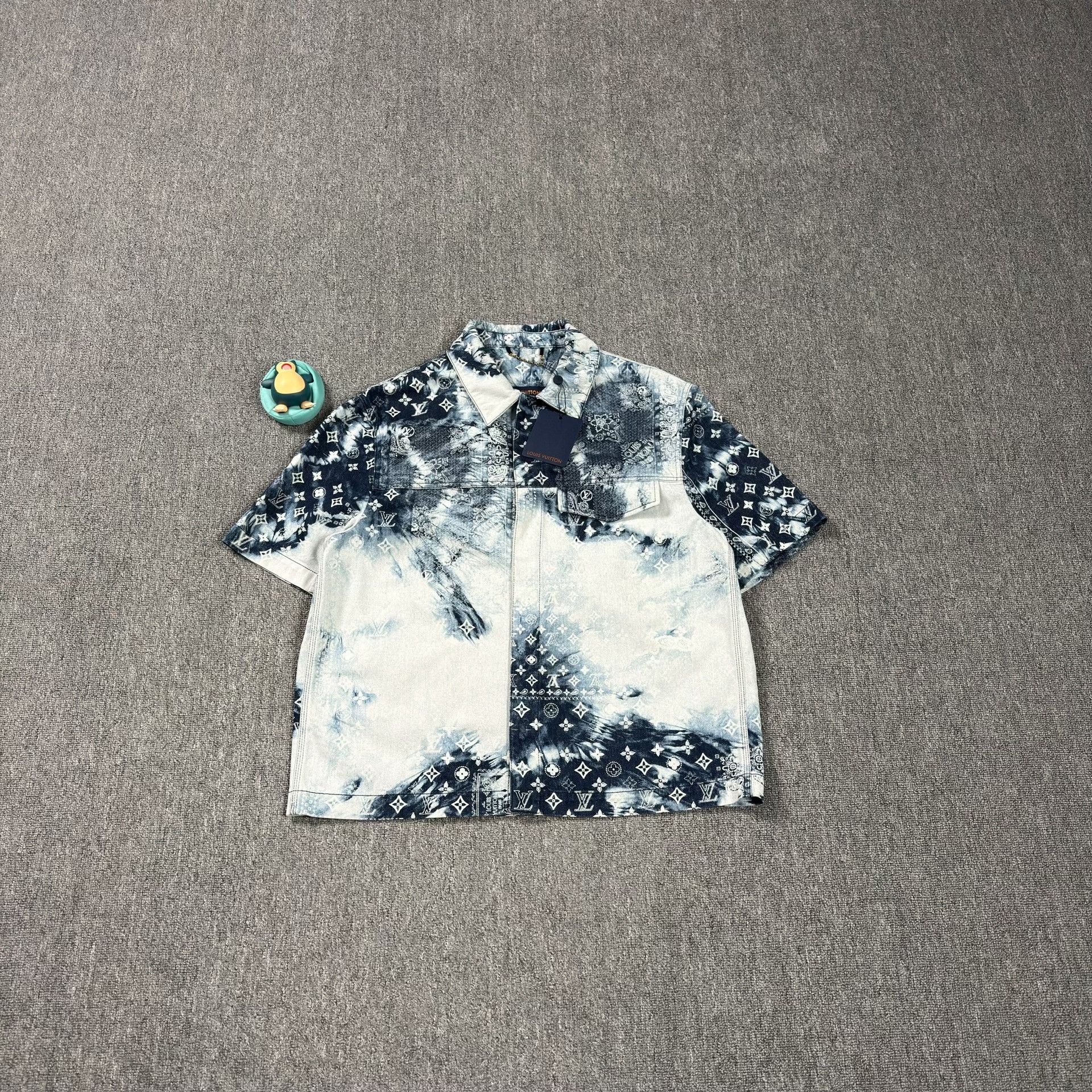 Louis Vuitton Louis Vuitton Bandana Monogram Denim Shirt Size L Size US L / EU 52-54 / 3 - 2 Thumbnail