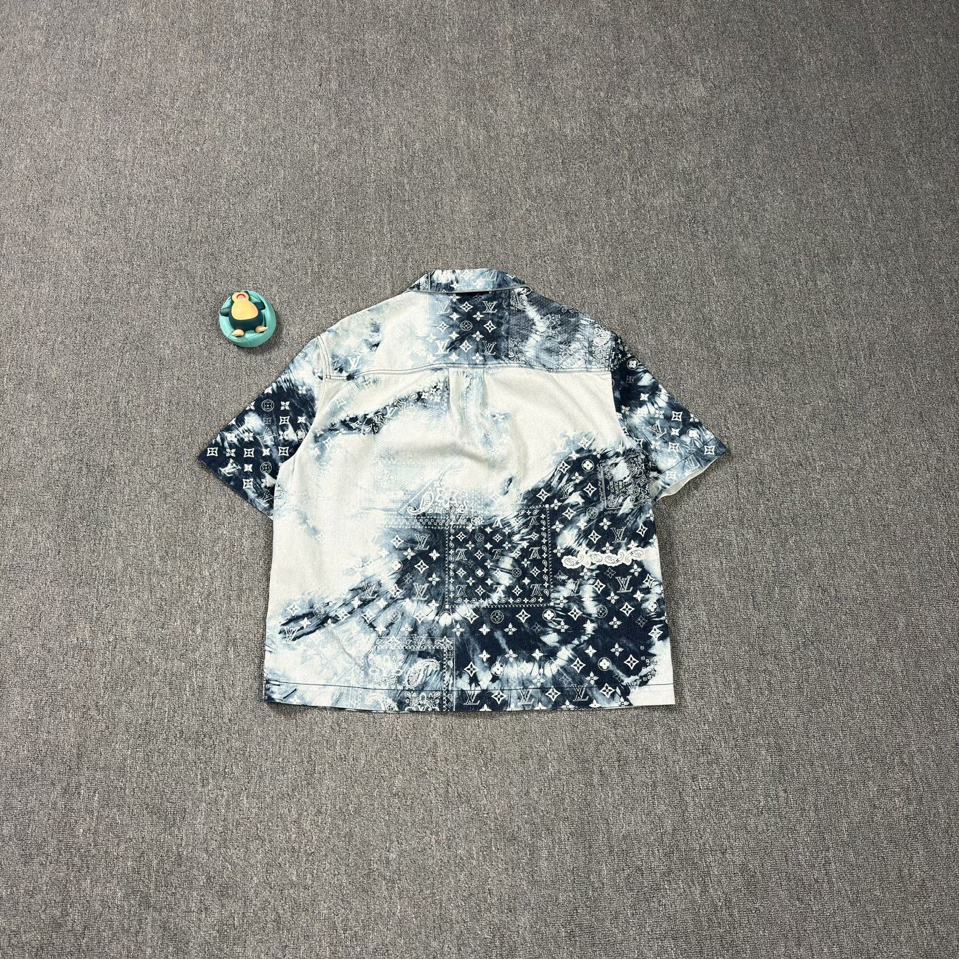 Louis Vuitton Louis Vuitton Bandana Monogram Denim Shirt Size L Size US L / EU 52-54 / 3 - 3 Thumbnail
