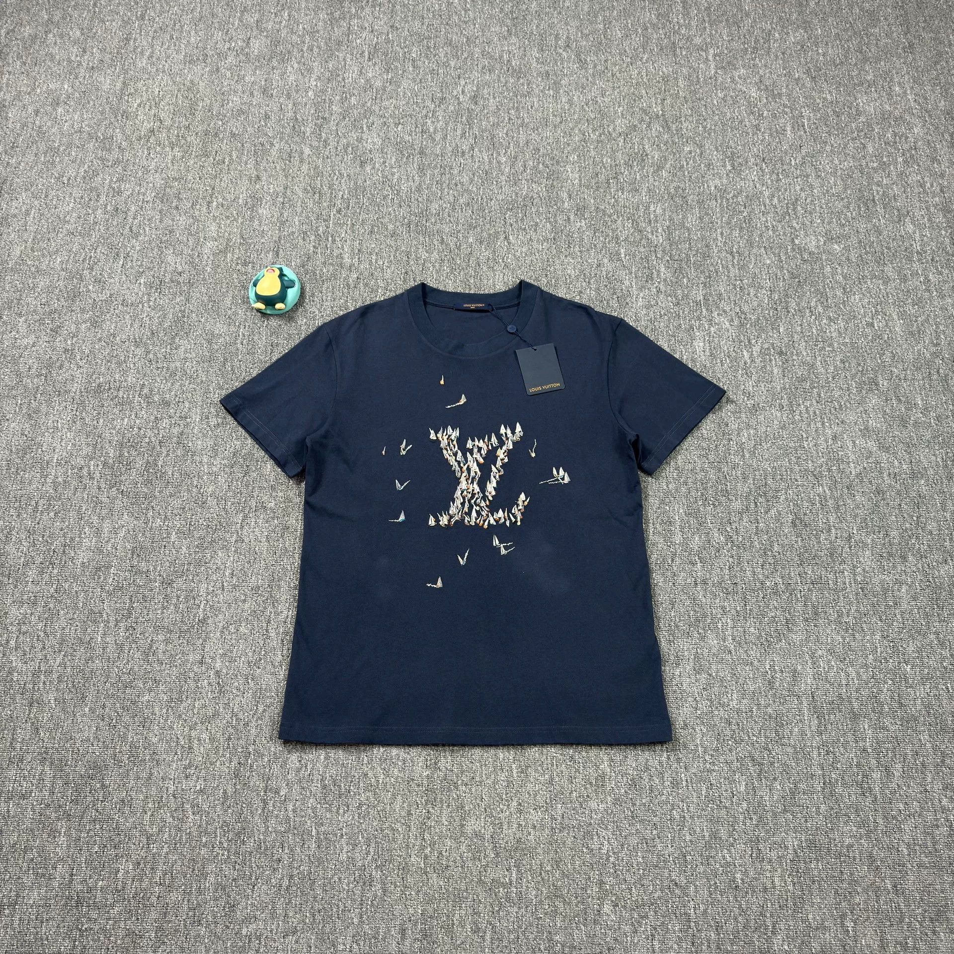 Louis Vuitton Louis Vuitton Paper Crane LV Logo T-Shirt XL Size US XL / EU 56 / 4 - 2 Thumbnail