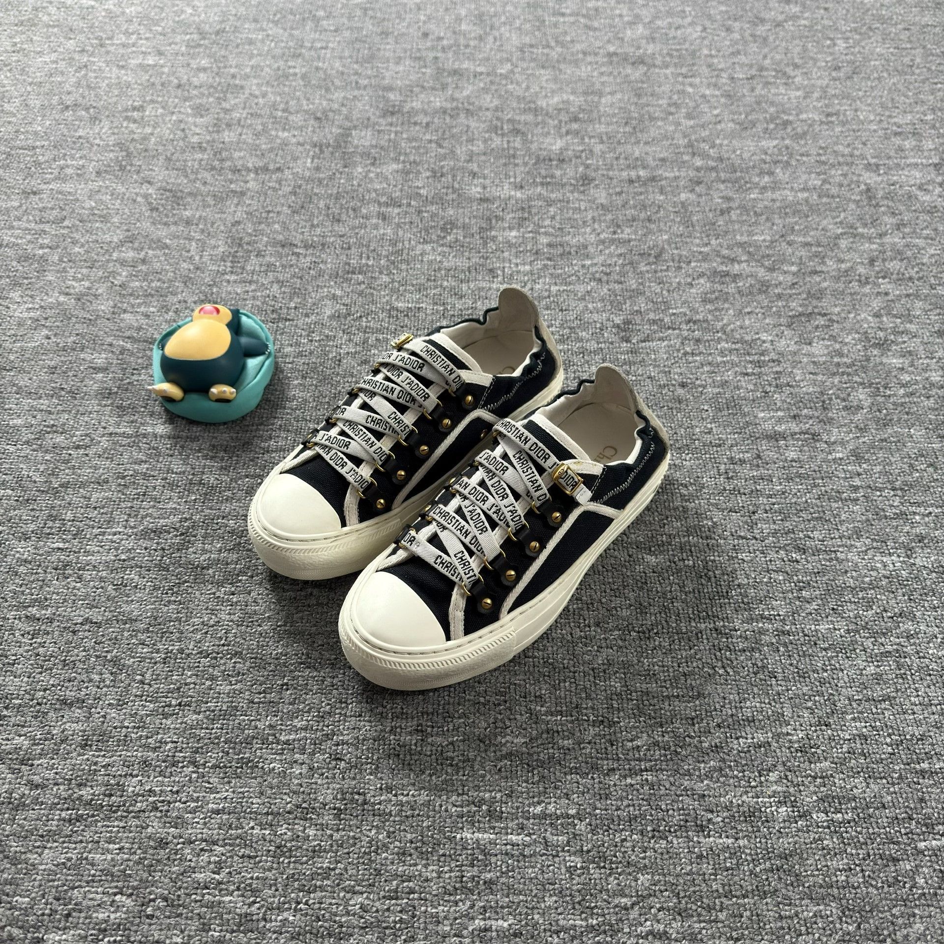 Dior Dior Walk'n'Dior Canvas Low-Top Sneakers 35 Size US 5 / IT 35 - 2 Thumbnail