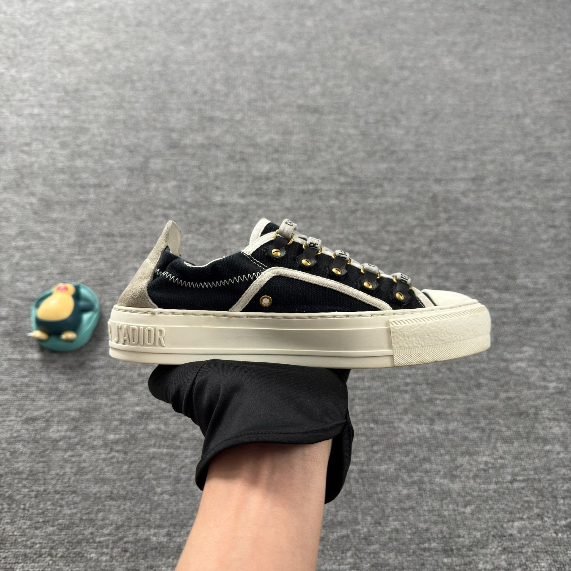 Dior Dior Walk'n'Dior Canvas Low-Top Sneakers 35 Size US 5 / IT 35 - 8 Thumbnail
