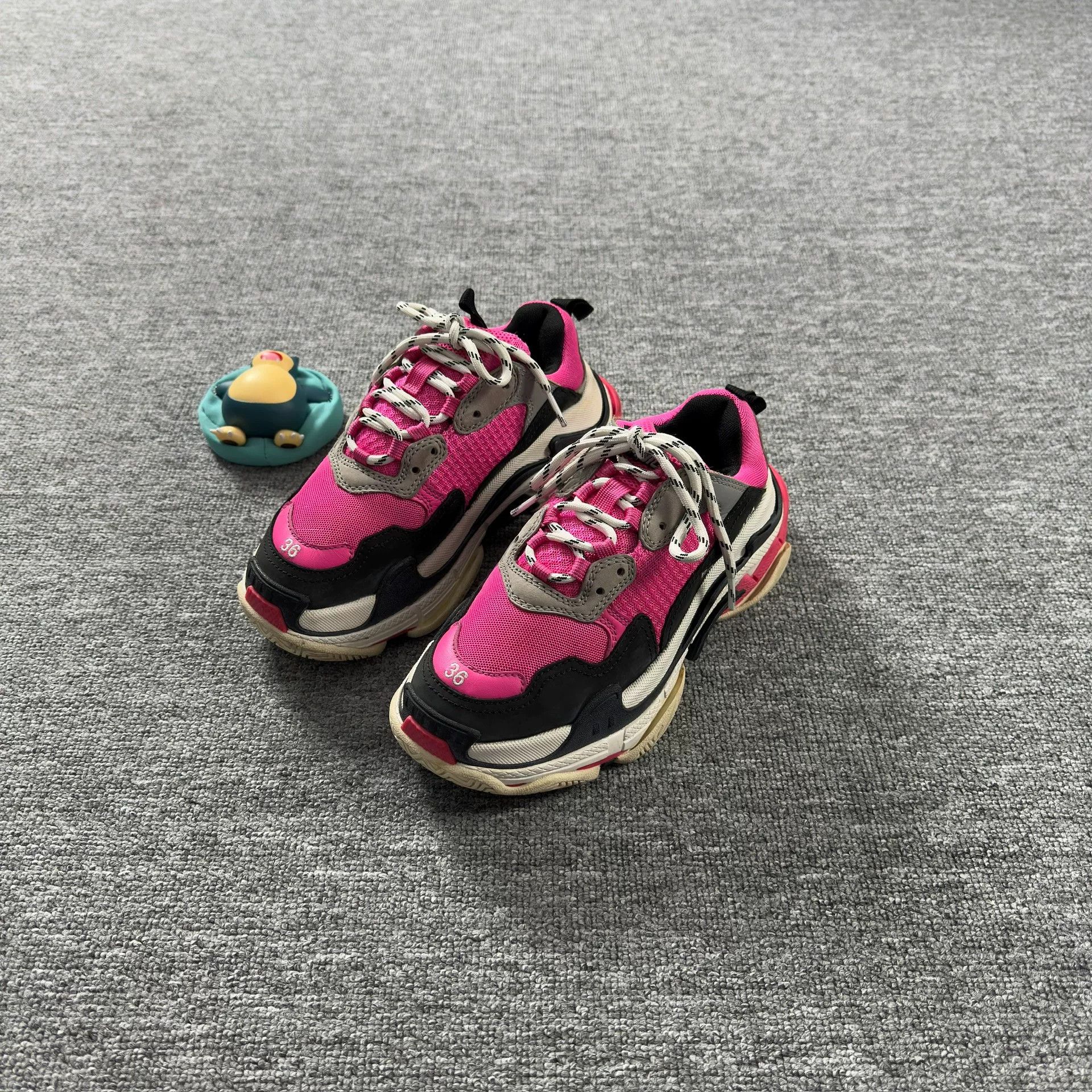 Balenciaga Balenciaga Pink Triple S Sneakers 36 Size US 6 / IT 36 - 2 Thumbnail