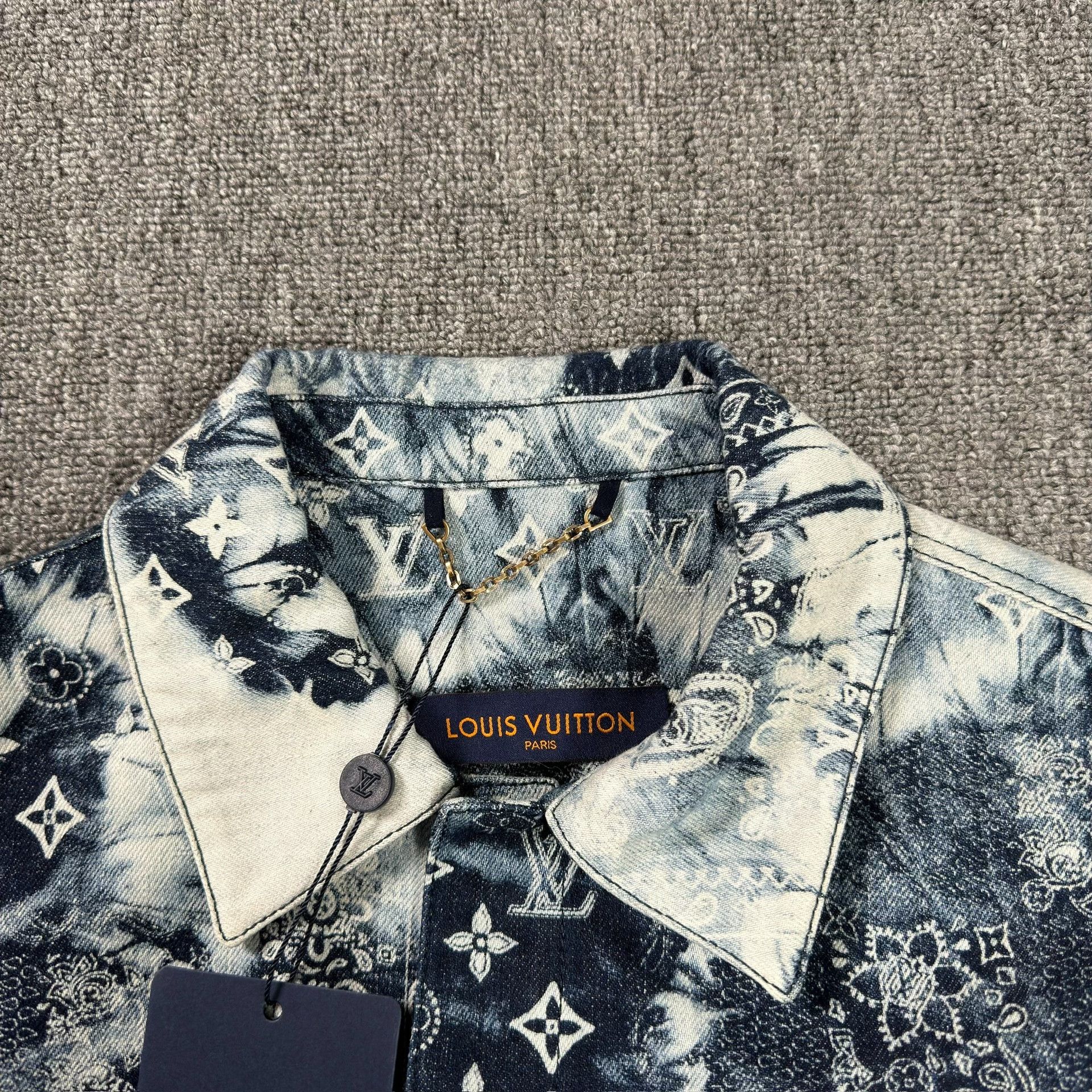 Louis Vuitton Louis Vuitton Monogram Bandana Shirt S Size US S / EU 44-46 / 1 - 4 Thumbnail