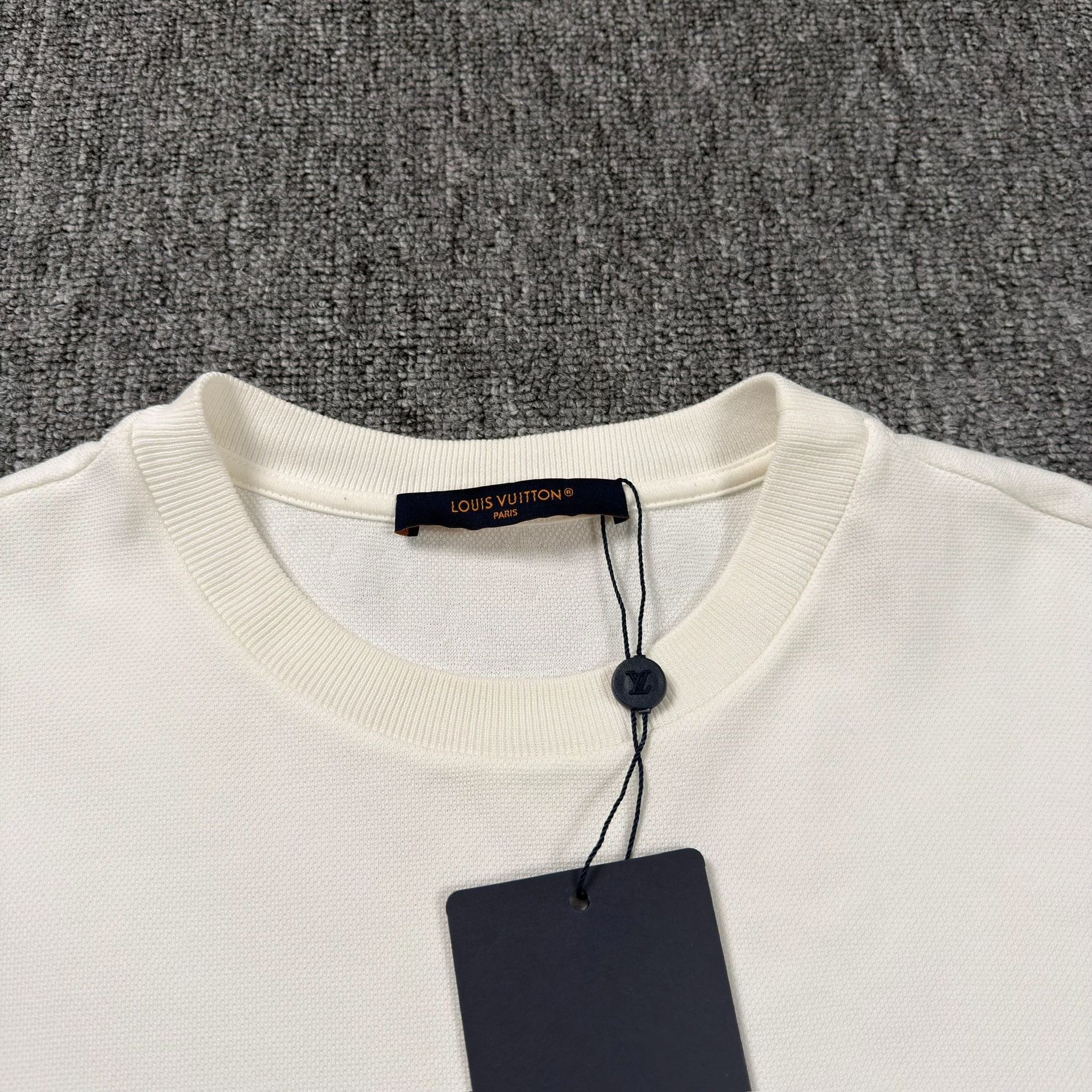 Louis Vuitton Louis Vuitton Monogram Pocket T-Shirt Size M Size US M / EU 48-50 / 2 - 3 Thumbnail