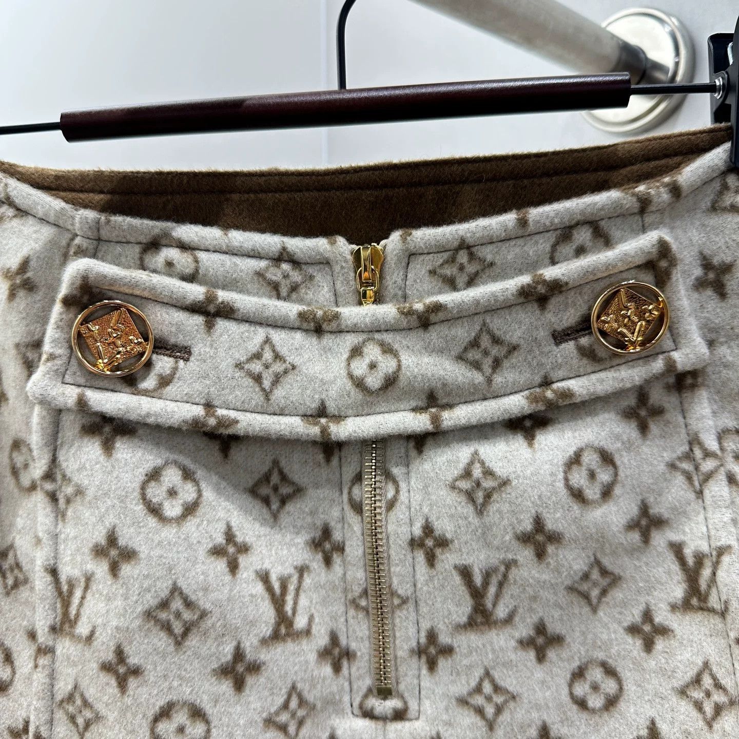 Louis Vuitton Louis Vuitton Gold T-Shirt us_4 Women Size S / US 4 / IT 40 - 6 Thumbnail