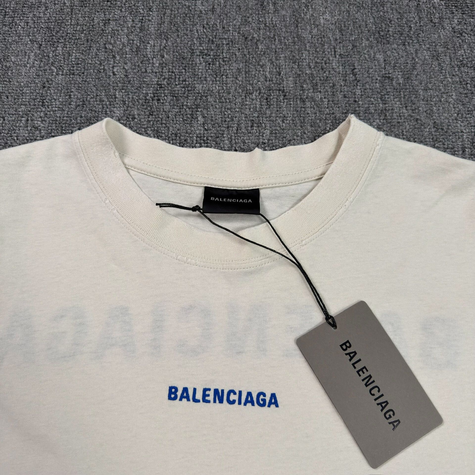 Balenciaga Balenciaga Distressed Logo T-Shirt XL Size US XL / EU 56 / 4 - 4 Thumbnail
