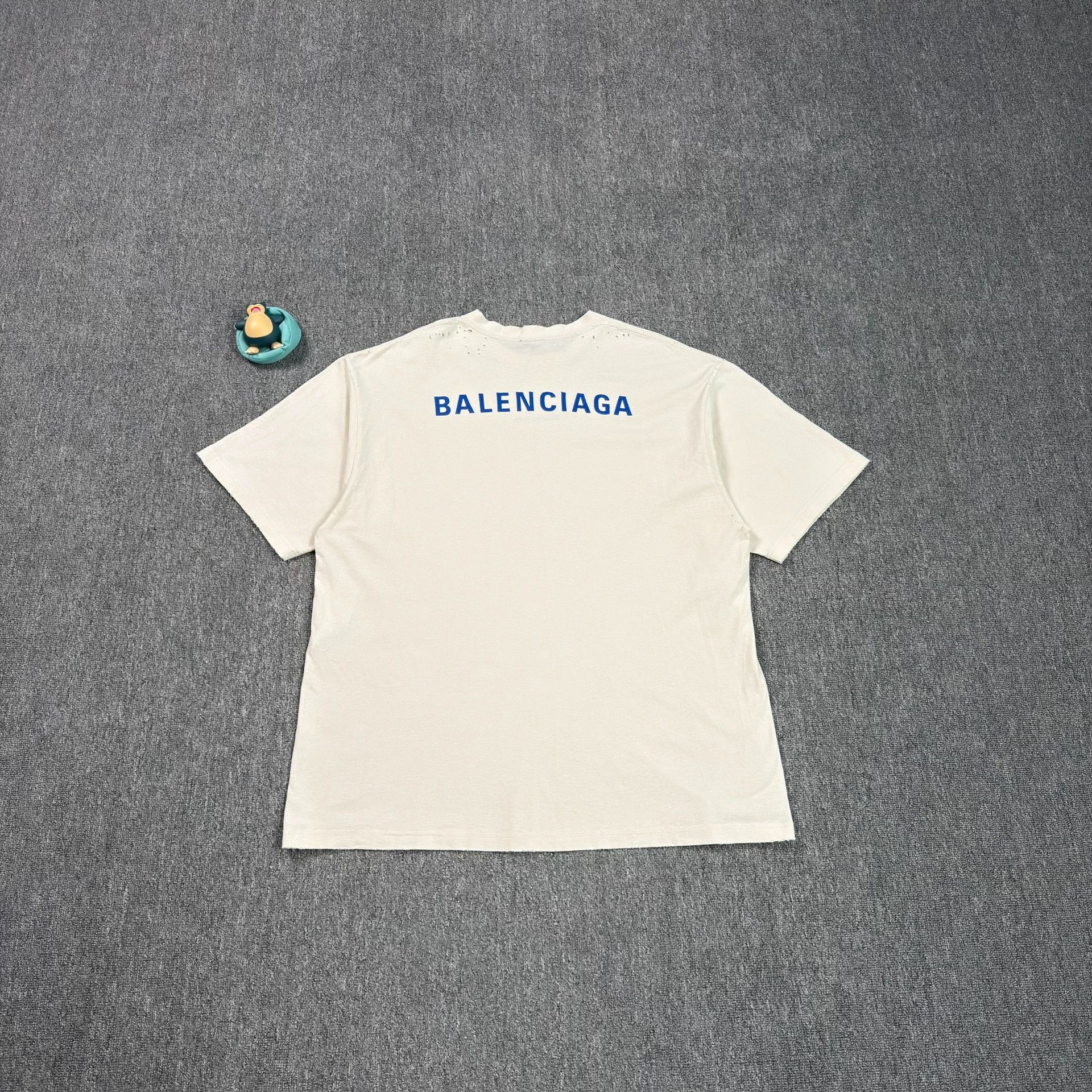 Balenciaga Balenciaga Distressed Logo T-Shirt XL Size US XL / EU 56 / 4 - 3 Thumbnail