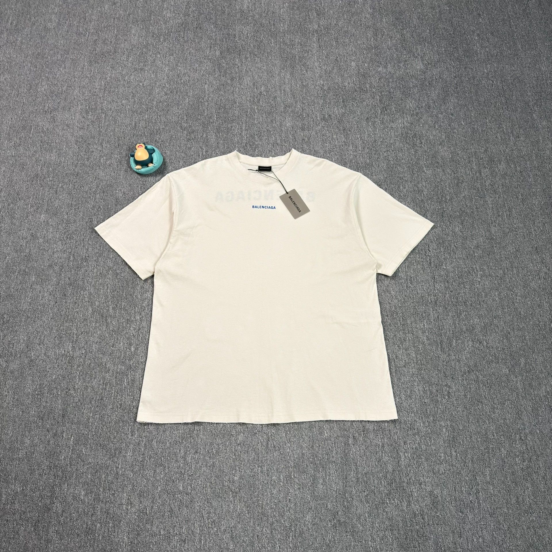 Balenciaga Balenciaga Distressed Logo T-Shirt XL Size US XL / EU 56 / 4 - 2 Thumbnail