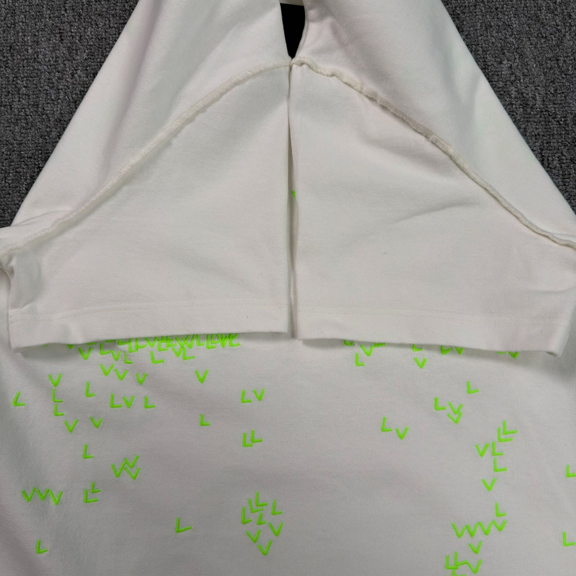 Louis Vuitton Louis Vuitton Origami Crane Print T-Shirt M Size US M / EU 48-50 / 2 - 5 Thumbnail