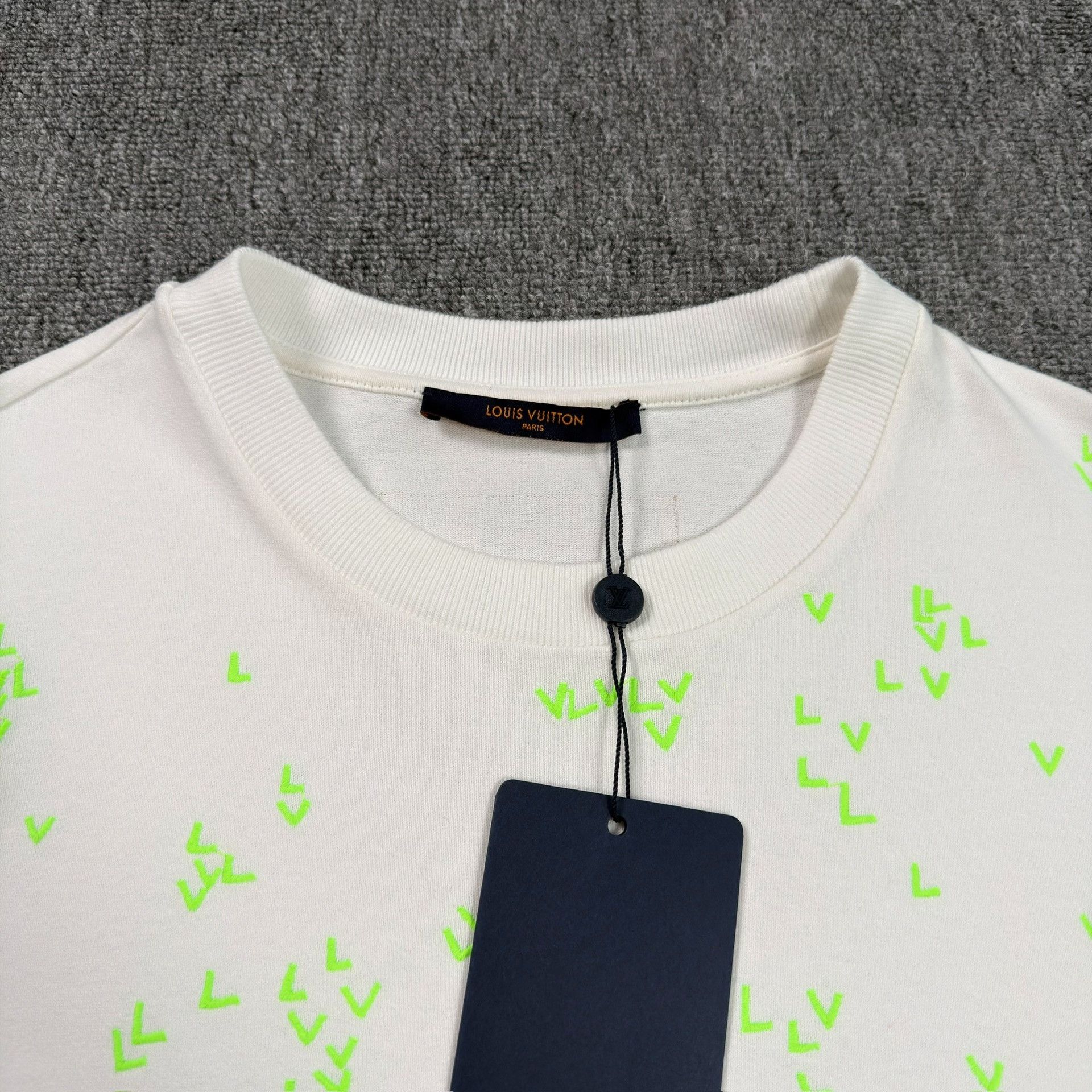 Louis Vuitton Louis Vuitton Origami Crane Print T-Shirt M Size US M / EU 48-50 / 2 - 4 Thumbnail