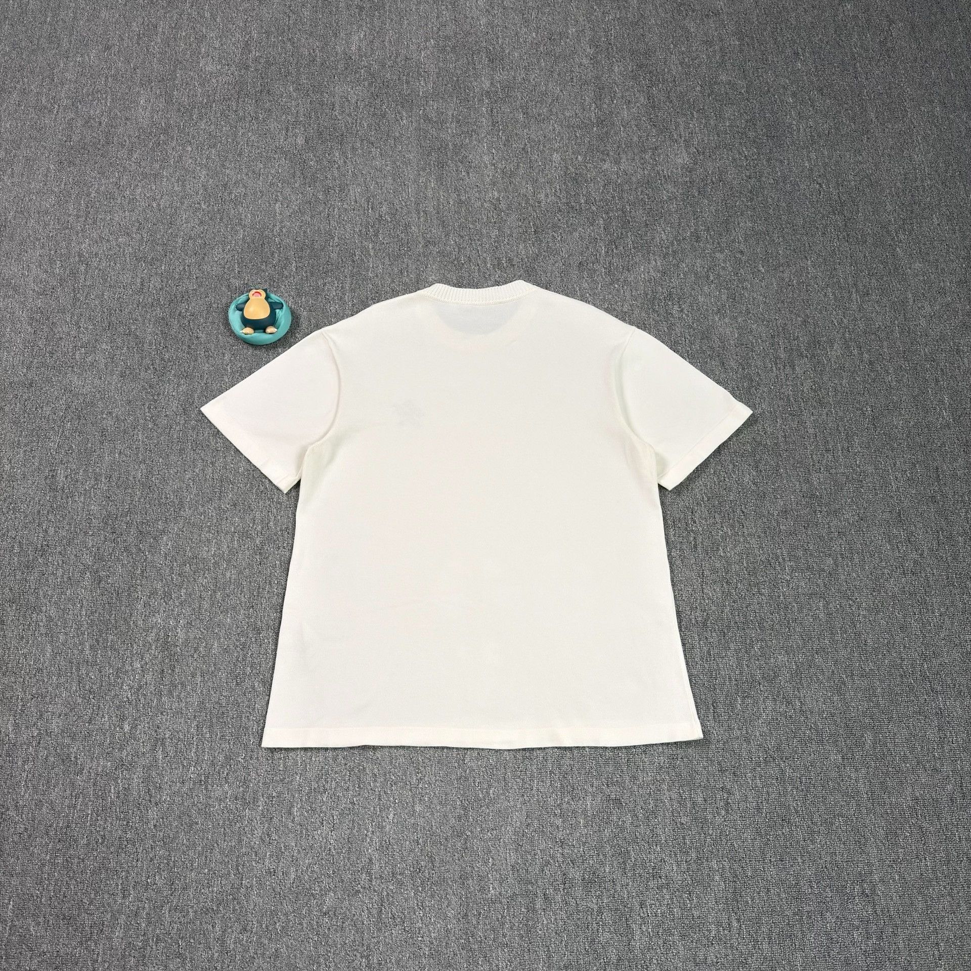 Louis Vuitton Louis Vuitton Pin Logo T-Shirt XL Size US XL / EU 56 / 4 - 3 Thumbnail