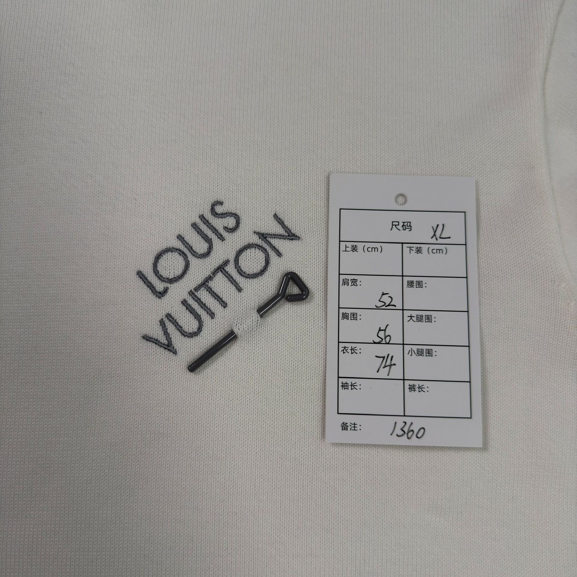 Louis Vuitton Louis Vuitton Pin Logo T-Shirt XL Size US XL / EU 56 / 4 - 7 Thumbnail
