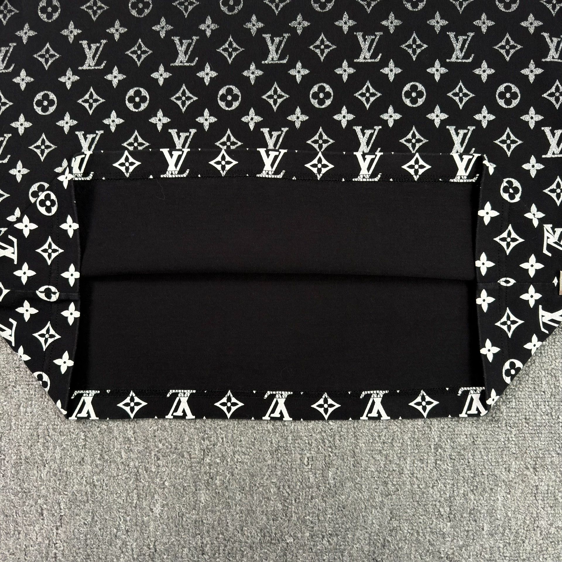 Louis Vuitton Louis Vuitton Gradient Monogram T-Shirt M Size US M / EU 48-50 / 2 - 6 Thumbnail
