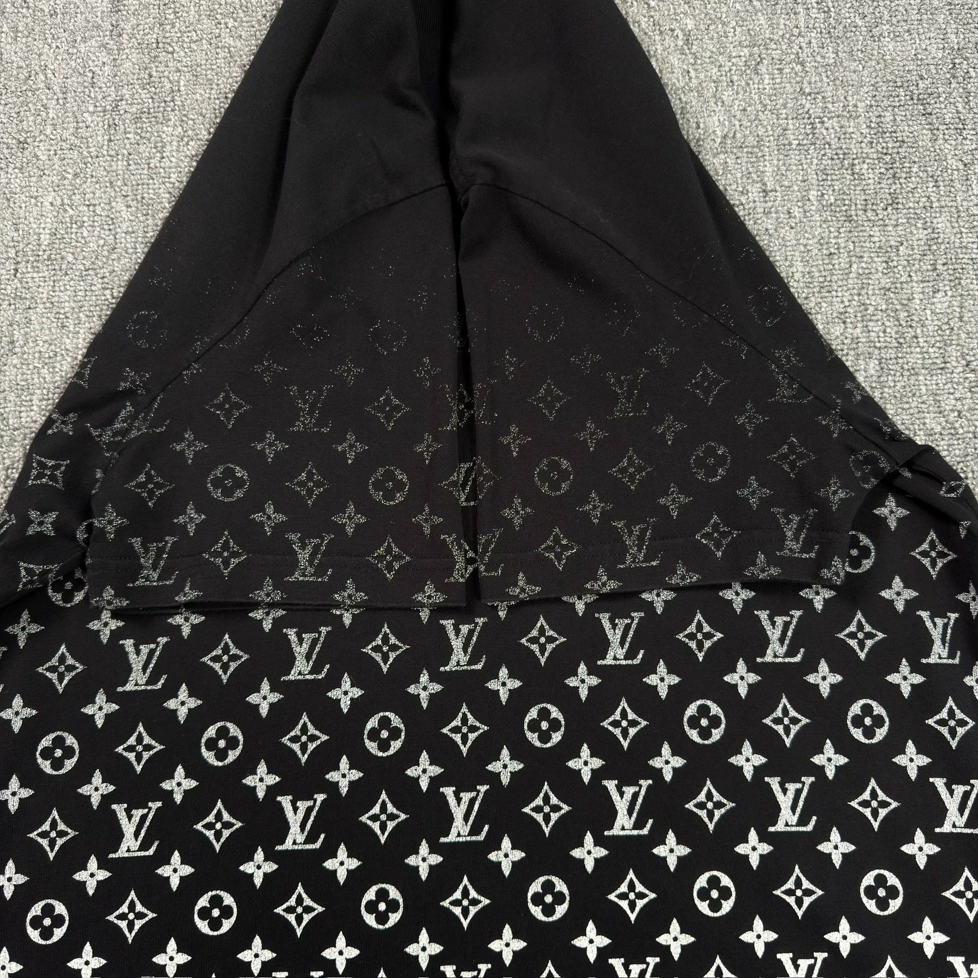 Louis Vuitton Louis Vuitton Gradient Monogram T-Shirt M Size US M / EU 48-50 / 2 - 5 Thumbnail