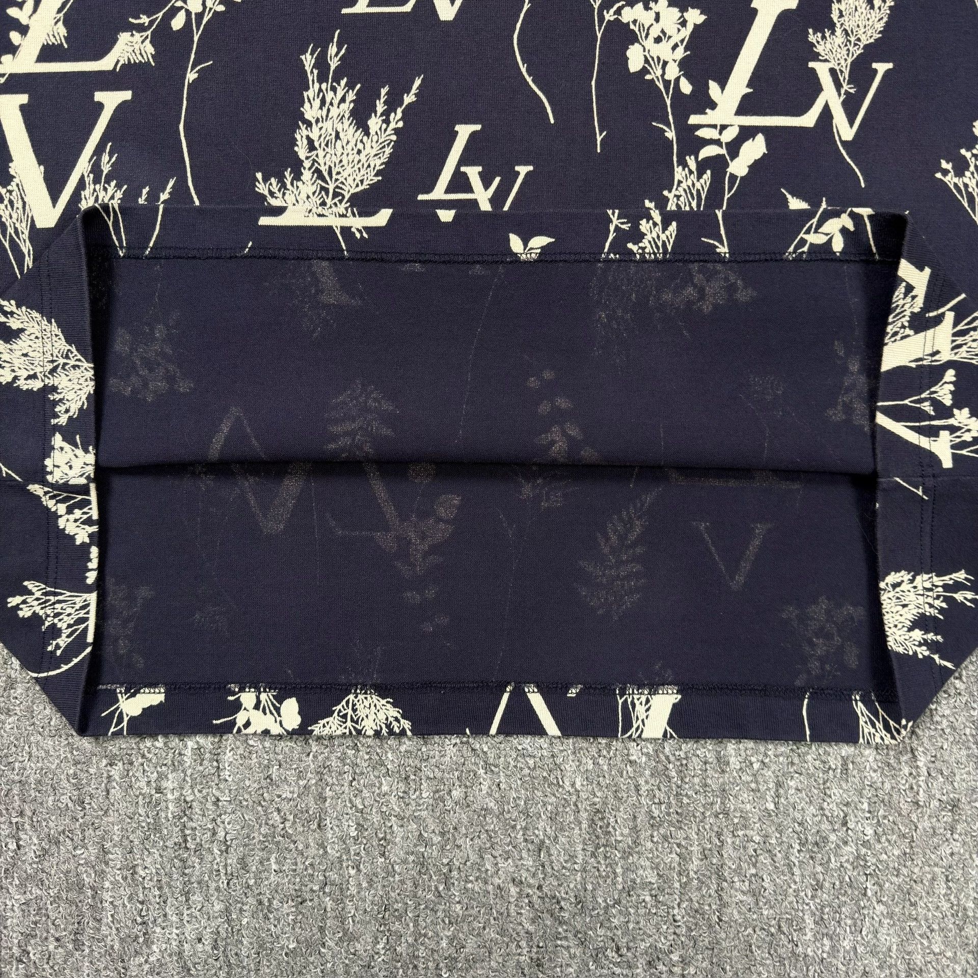 Louis Vuitton Louis Vuitton Floral Monogram Navy T-Shirt XL Size US XL / EU 56 / 4 - 4 Thumbnail