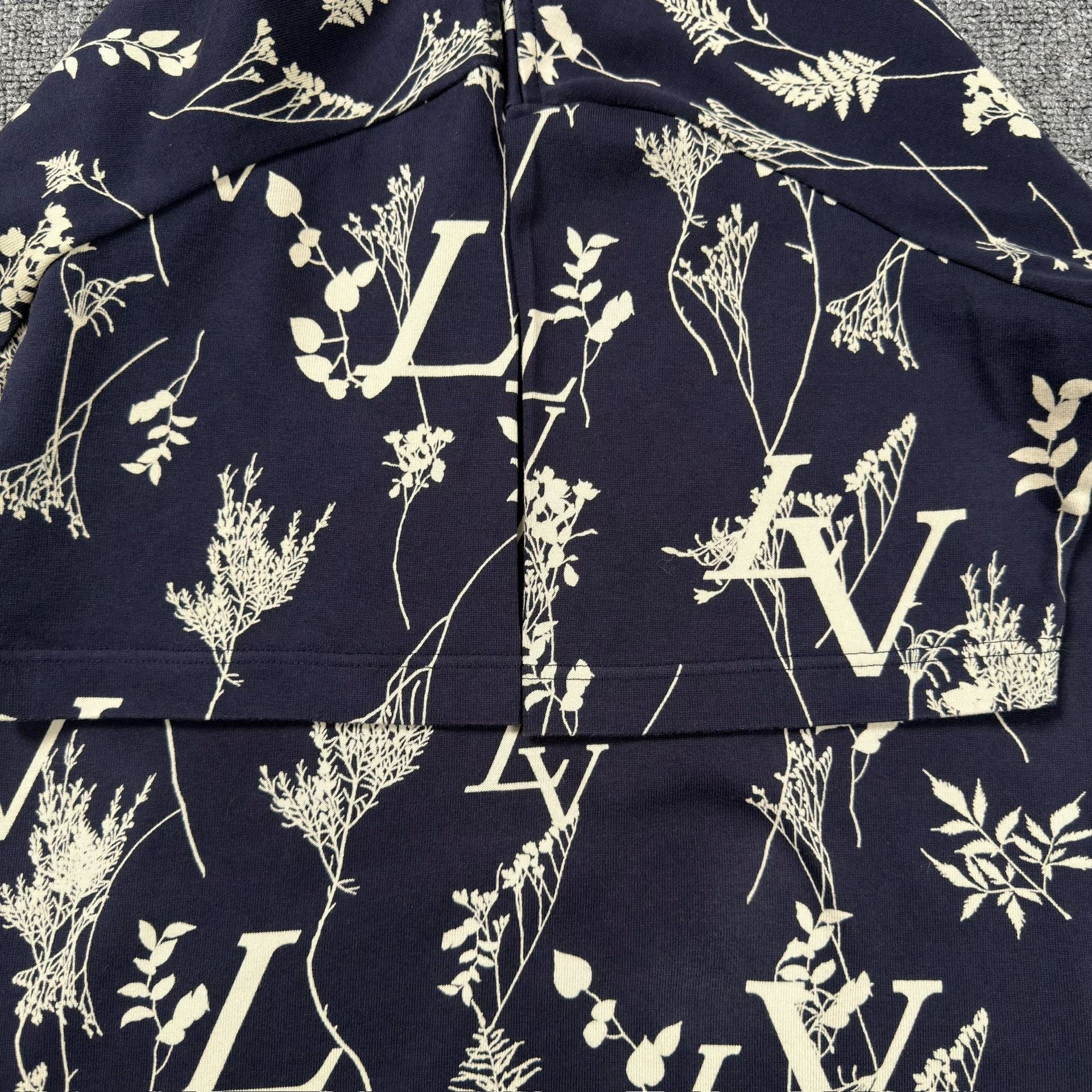 Louis Vuitton Louis Vuitton Floral Monogram Navy T-Shirt XL Size US XL / EU 56 / 4 - 6 Thumbnail