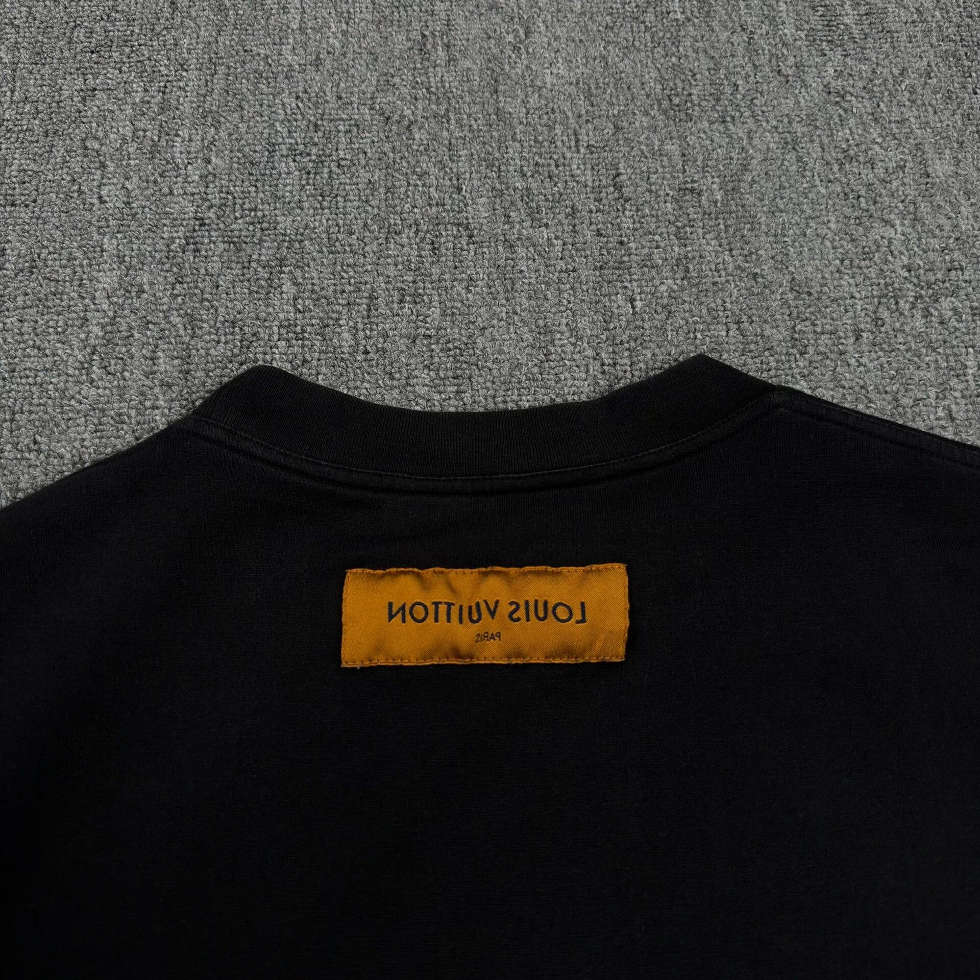 Louis Vuitton Louis Vuitton Connect the Dots Logo T-Shirt Size M Size US M / EU 48-50 / 2 - 9 Thumbnail