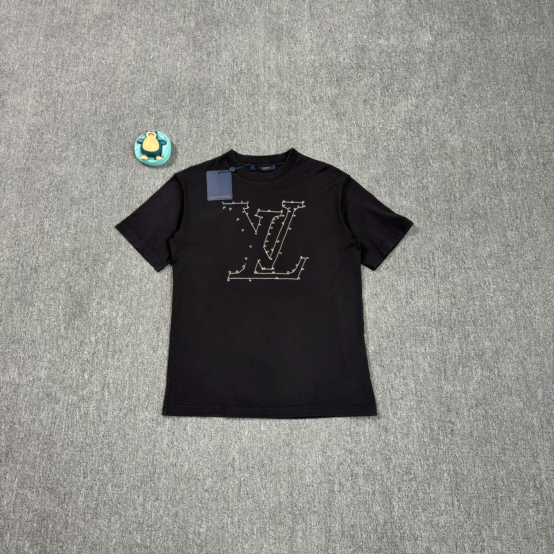Louis Vuitton Louis Vuitton Connect the Dots Logo T-Shirt Size M Size US M / EU 48-50 / 2 - 2 Thumbnail