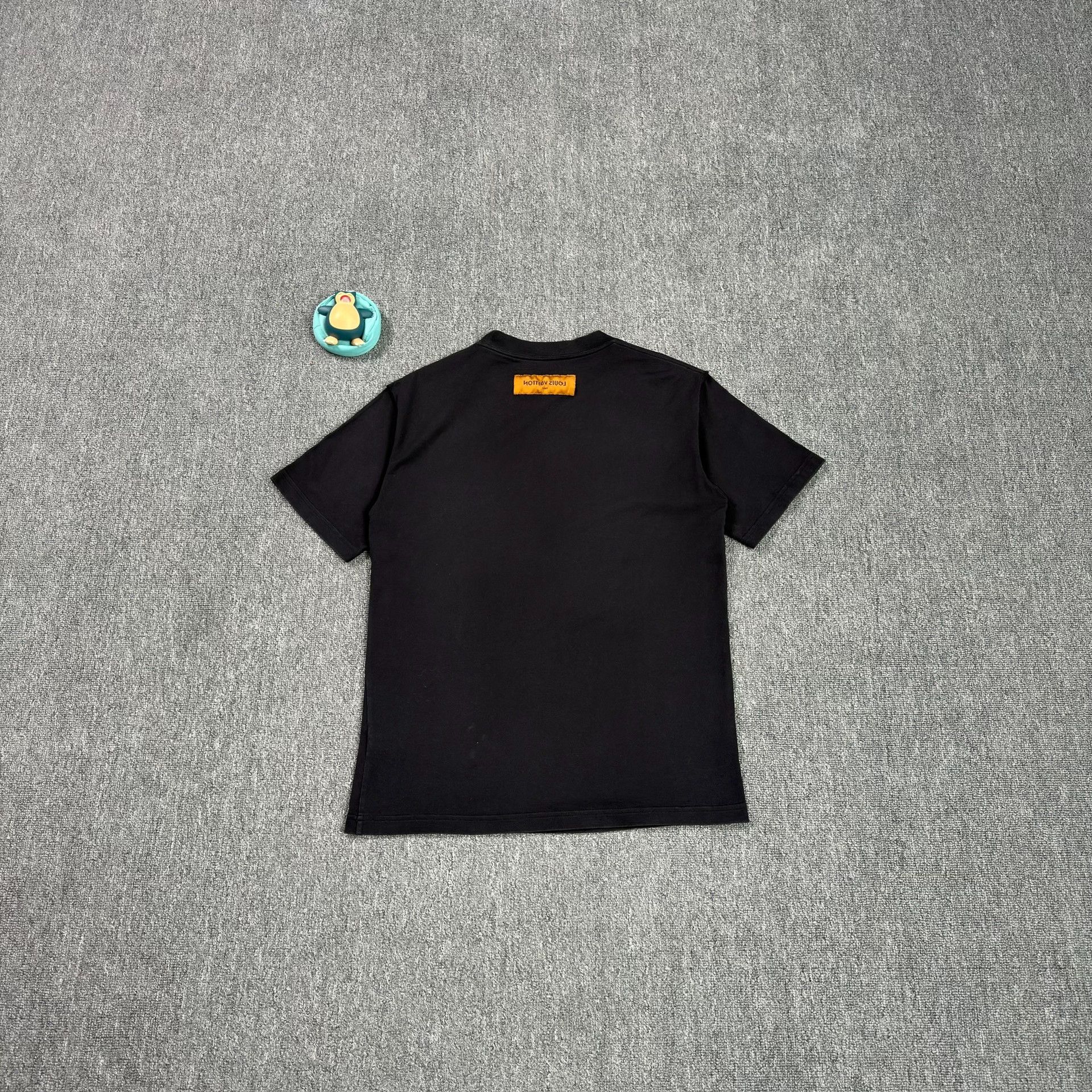 Louis Vuitton Louis Vuitton Connect the Dots Logo T-Shirt Size M Size US M / EU 48-50 / 2 - 3 Thumbnail
