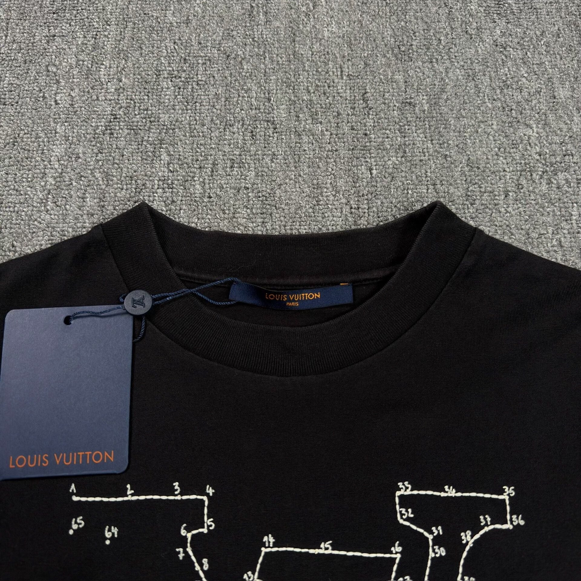 Louis Vuitton Louis Vuitton Connect the Dots Logo T-Shirt Size M Size US M / EU 48-50 / 2 - 4 Thumbnail