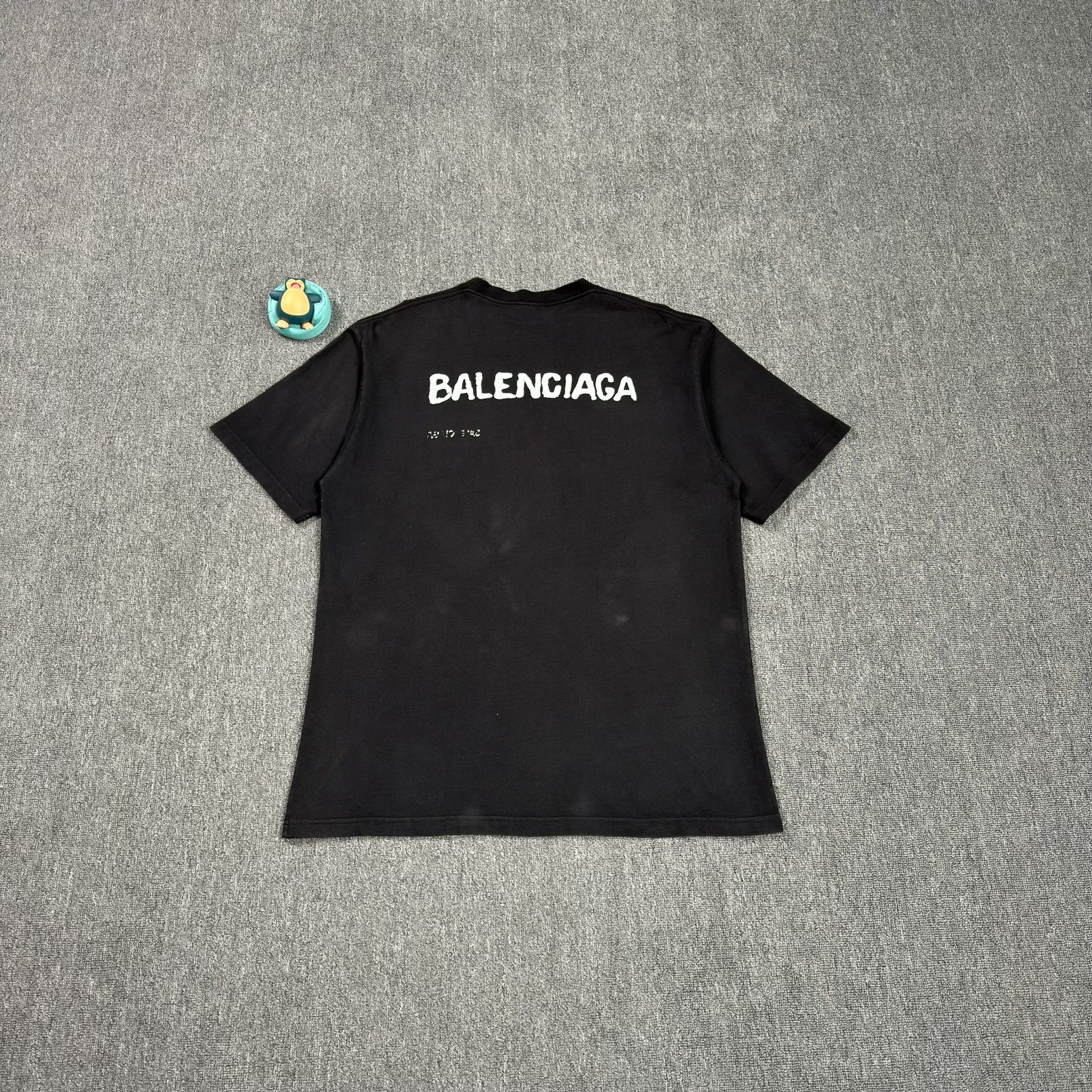 Balenciaga Balenciaga Blurred Logo T-Shirt Size M Size US M / EU 48-50 / 2 - 3 Thumbnail