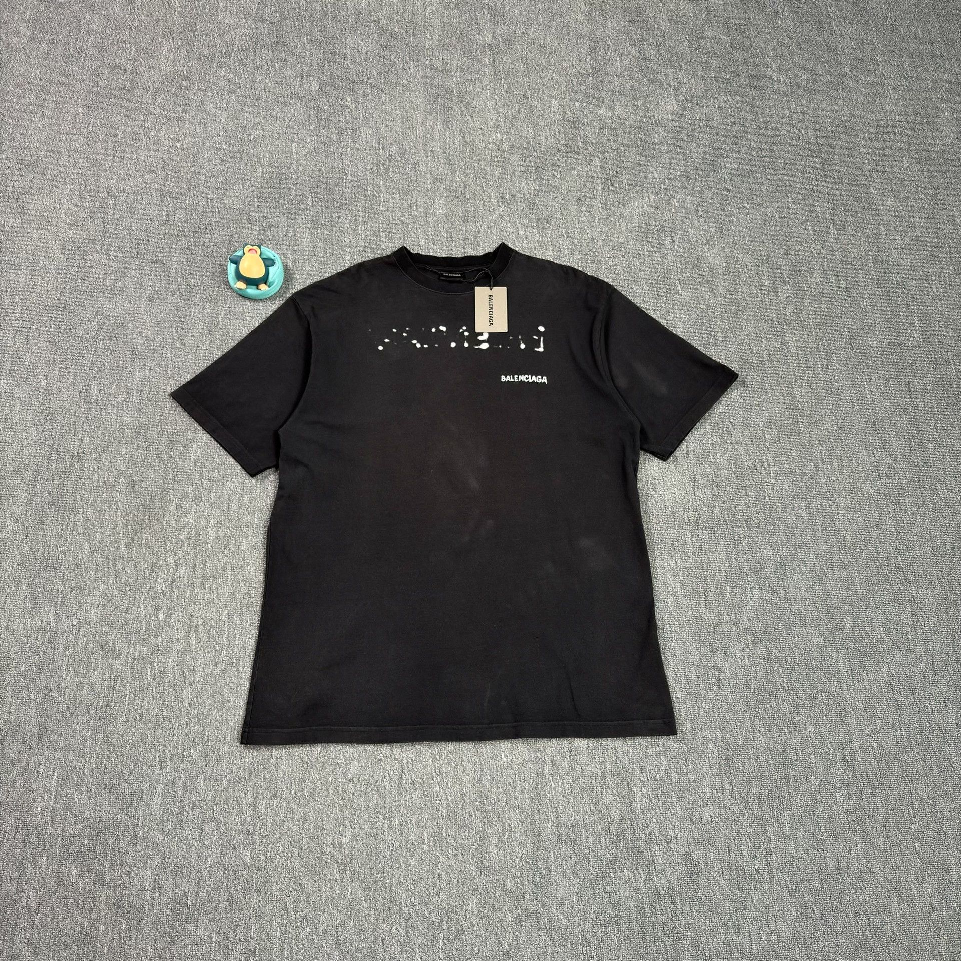 Balenciaga Balenciaga Blurred Logo T-Shirt Size M Size US M / EU 48-50 / 2 - 2 Thumbnail