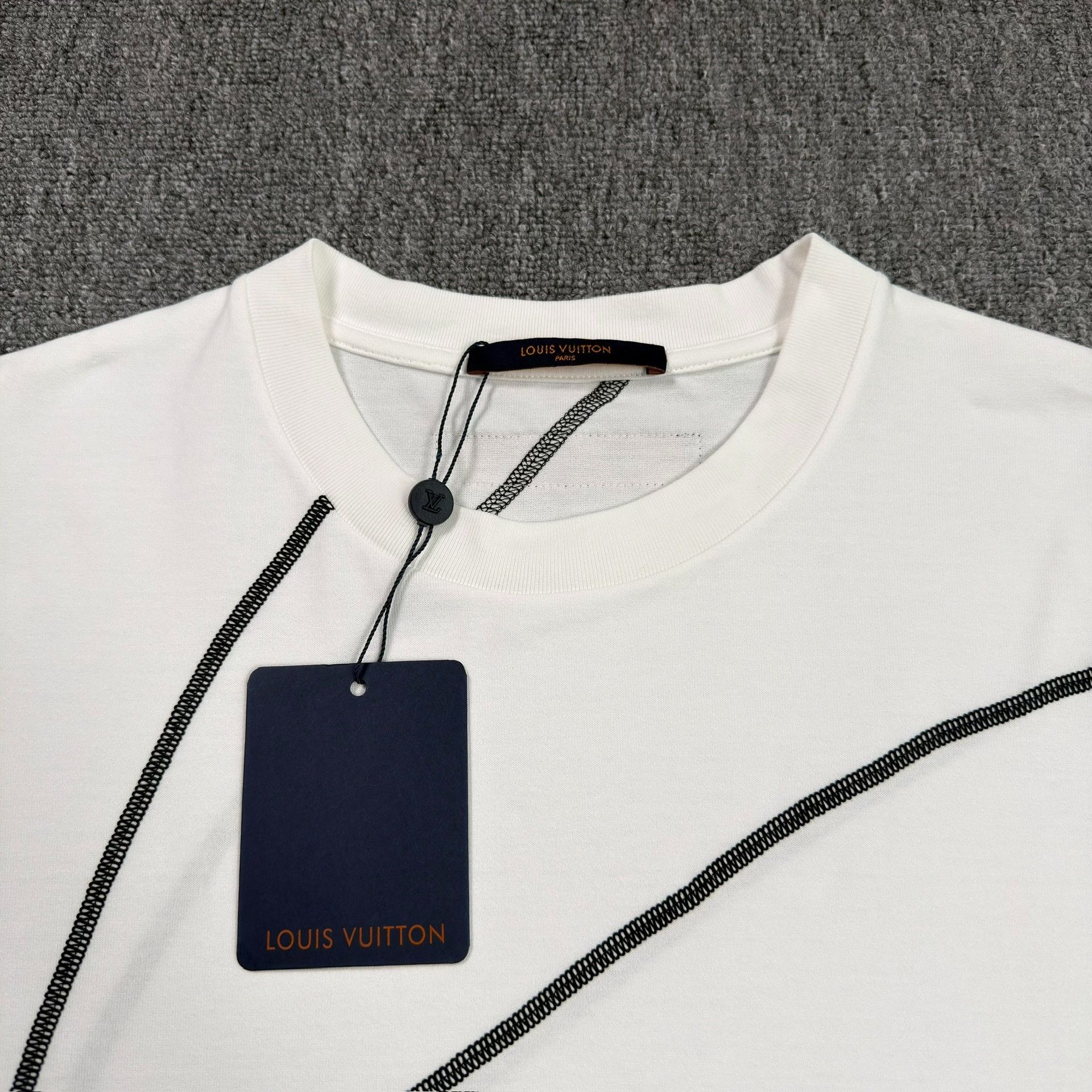 Louis Vuitton Louis Vuitton x NBA Basketball Seam T-Shirt Size L Size US L / EU 52-54 / 3 - 4 Thumbnail
