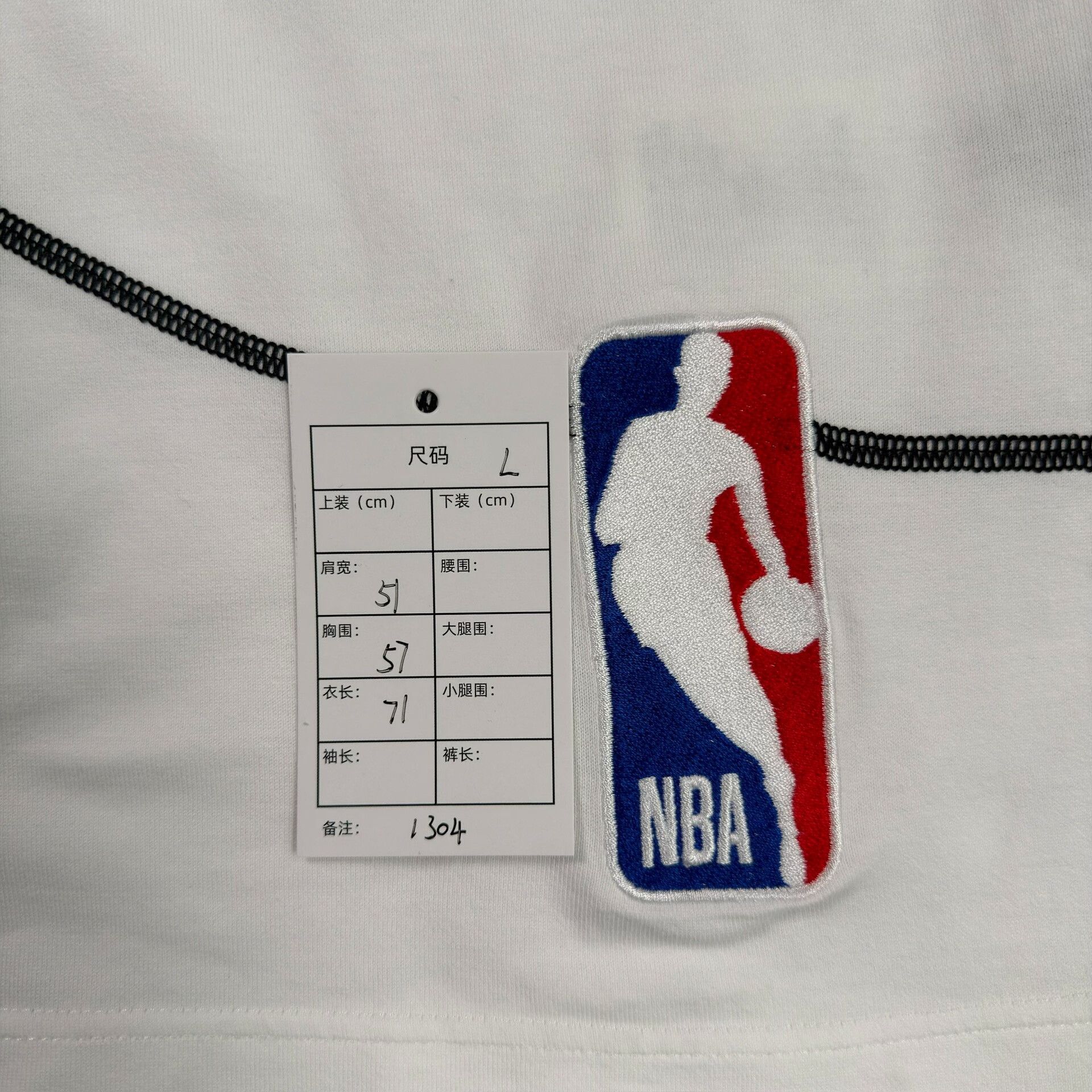 Louis Vuitton Louis Vuitton x NBA Basketball Seam T-Shirt Size L Size US L / EU 52-54 / 3 - 7 Thumbnail