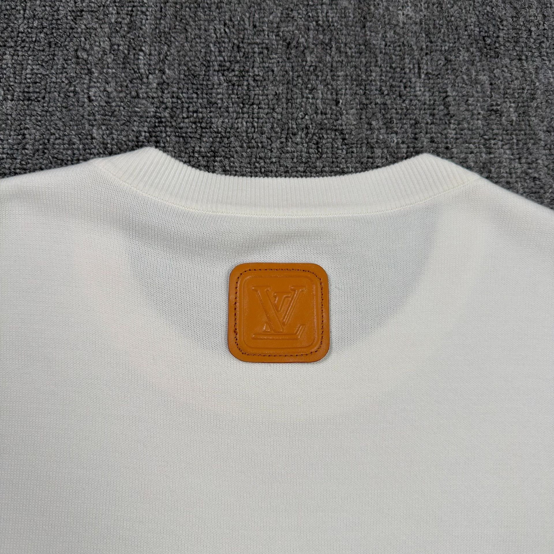 Louis Vuitton Louis Vuitton Leather Patch Knit T-Shirt US M Size US M / EU 48-50 / 2 - 9 Thumbnail