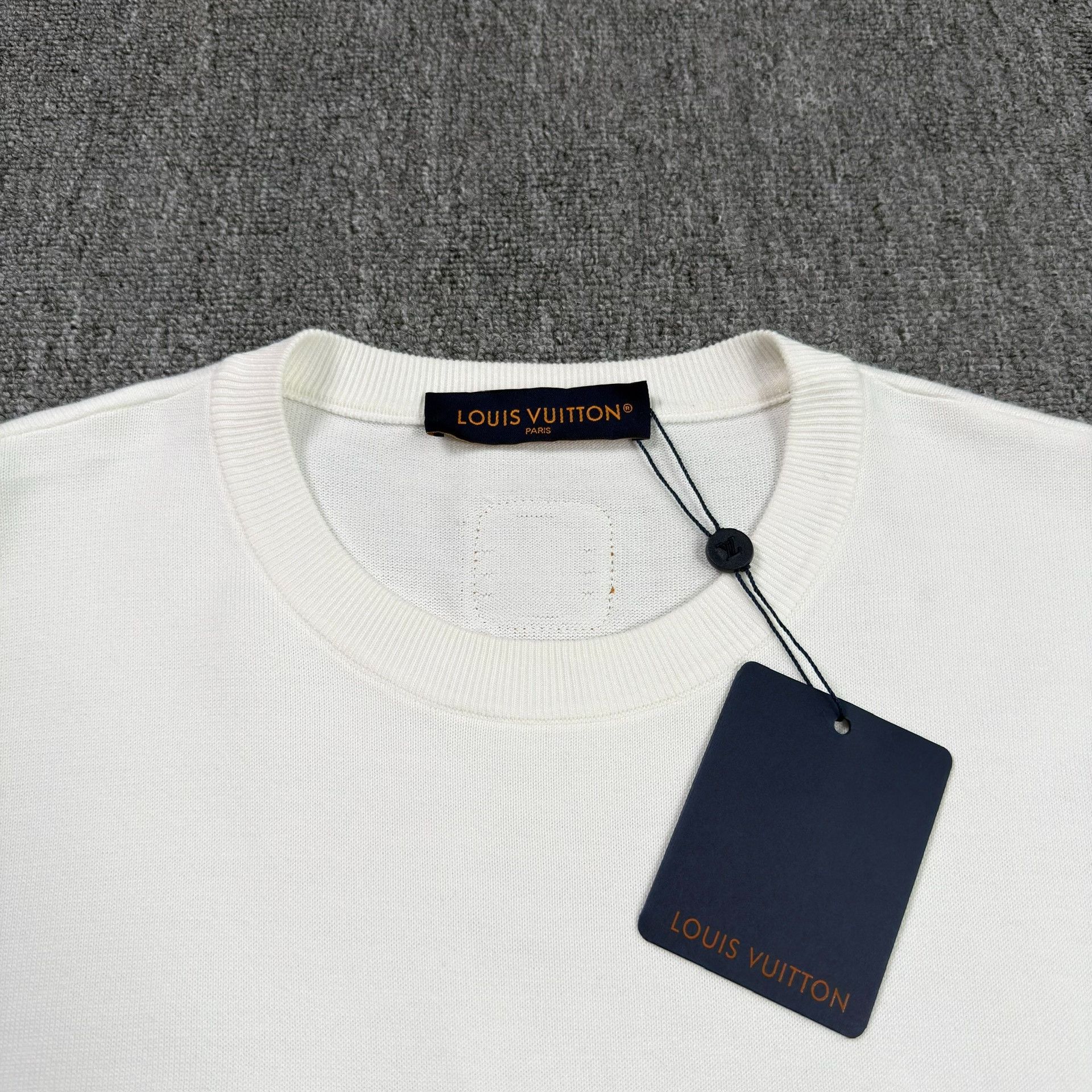 Louis Vuitton Louis Vuitton Leather Patch Knit T-Shirt US M Size US M / EU 48-50 / 2 - 4 Thumbnail