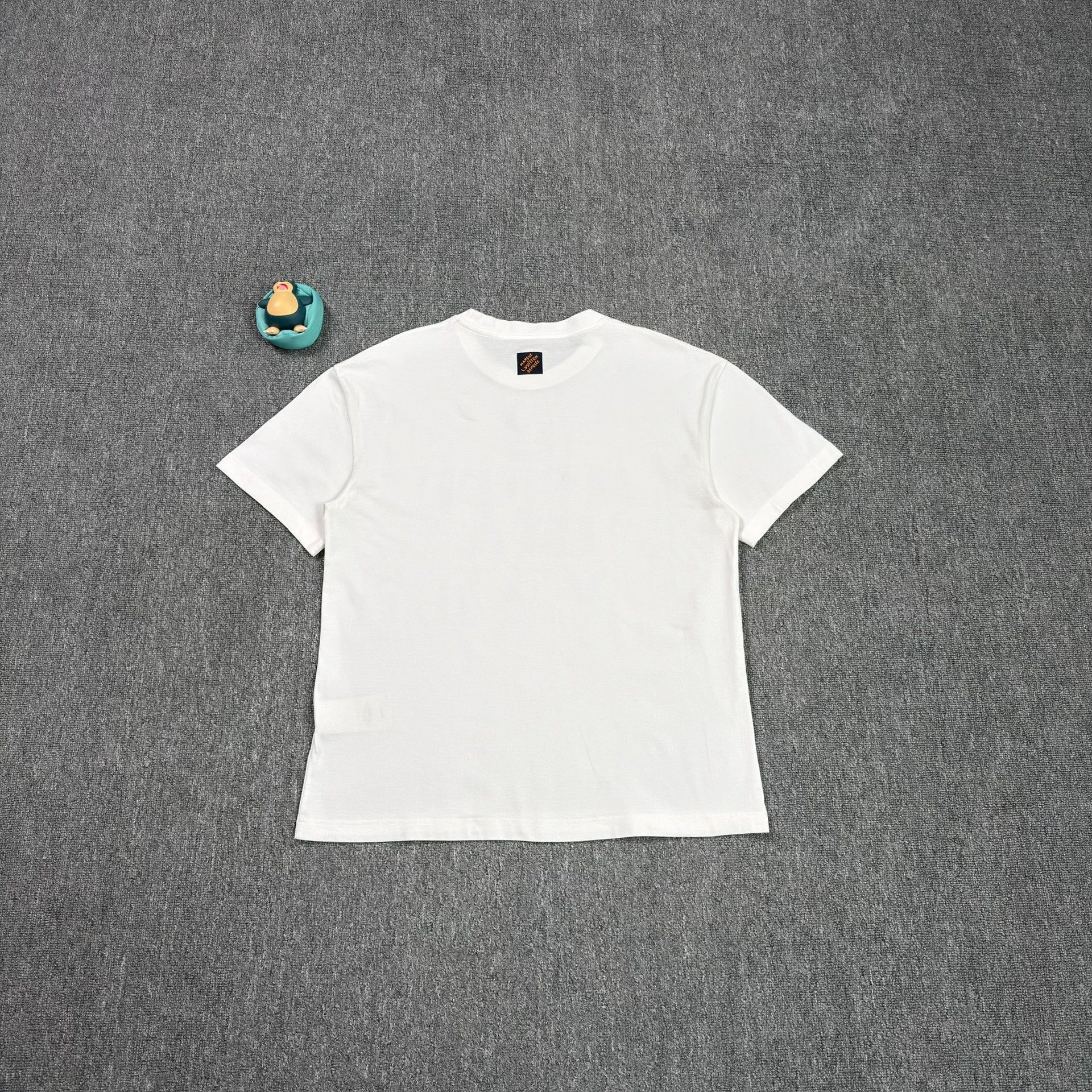 Louis Vuitton Louis Vuitton Earth Print T-Shirt US M Size US M / EU 48-50 / 2 - 3 Thumbnail