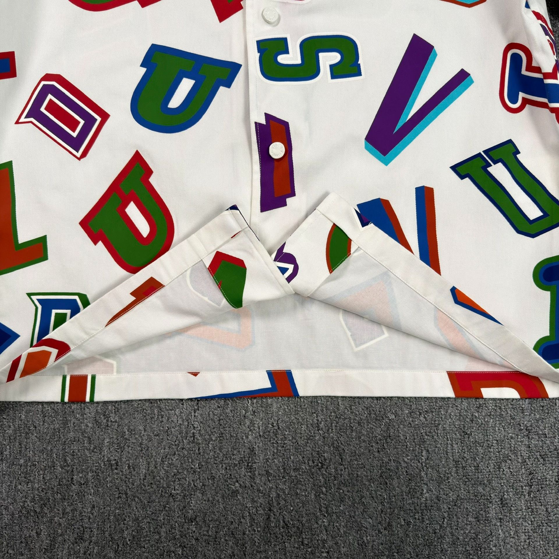 Louis Vuitton Louis Vuitton x NBA All-Over Print Shirt Size XL Size US XL / EU 56 / 4 - 6 Thumbnail