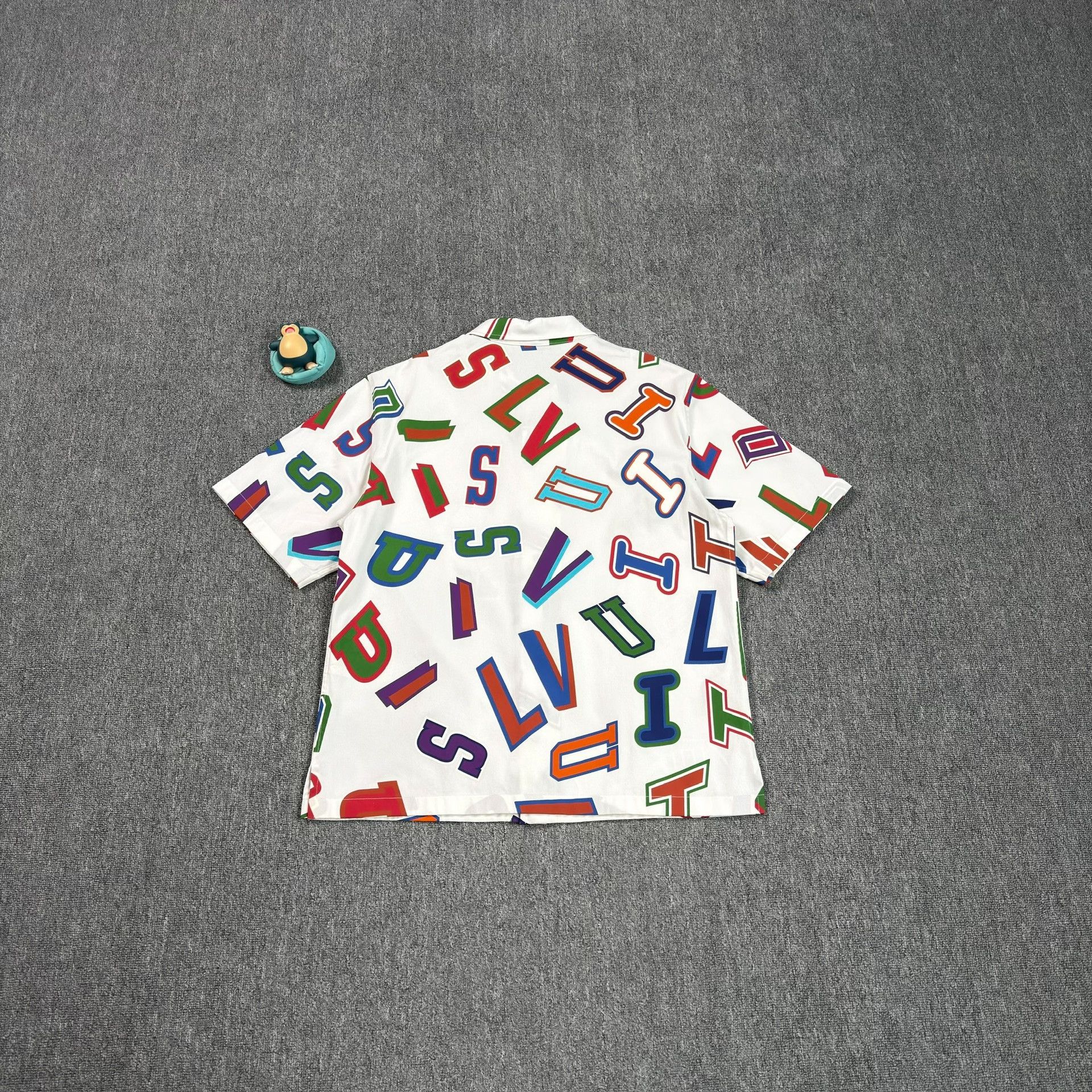 Louis Vuitton Louis Vuitton x NBA All-Over Print Shirt Size XL Size US XL / EU 56 / 4 - 3 Thumbnail
