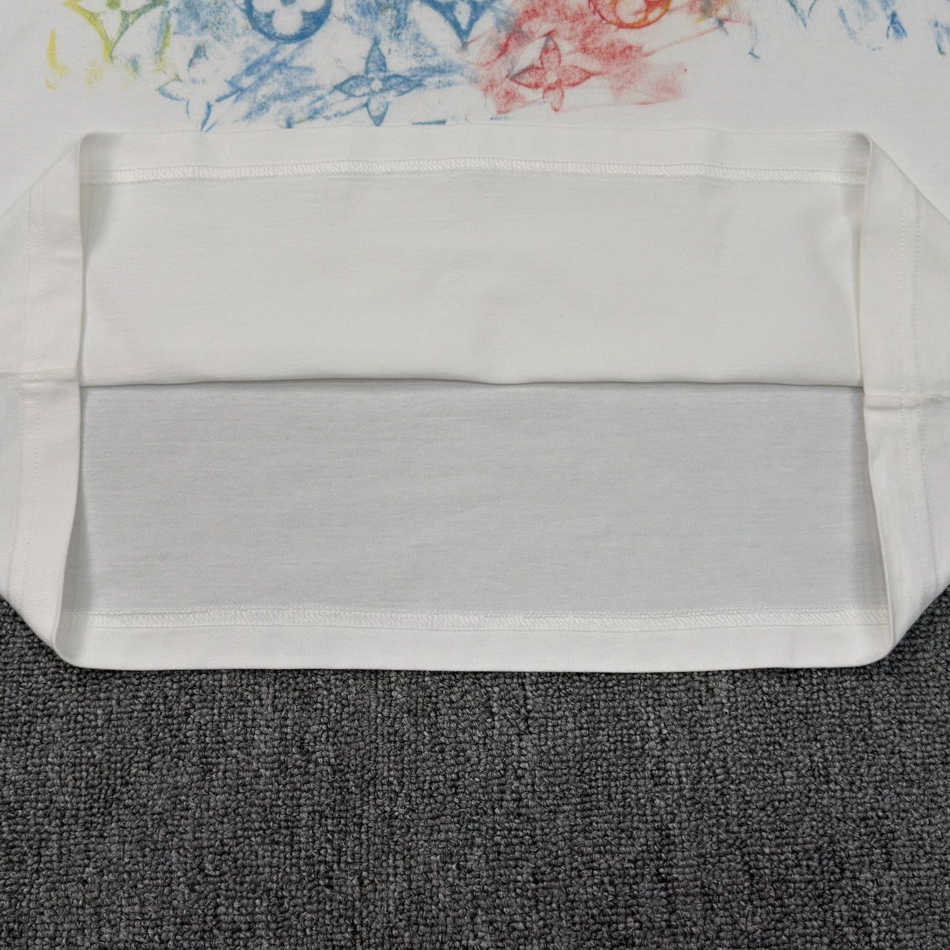 Louis Vuitton Louis Vuitton Crayon Monogram Print T-Shirt L Size US L / EU 52-54 / 3 - 5 Thumbnail