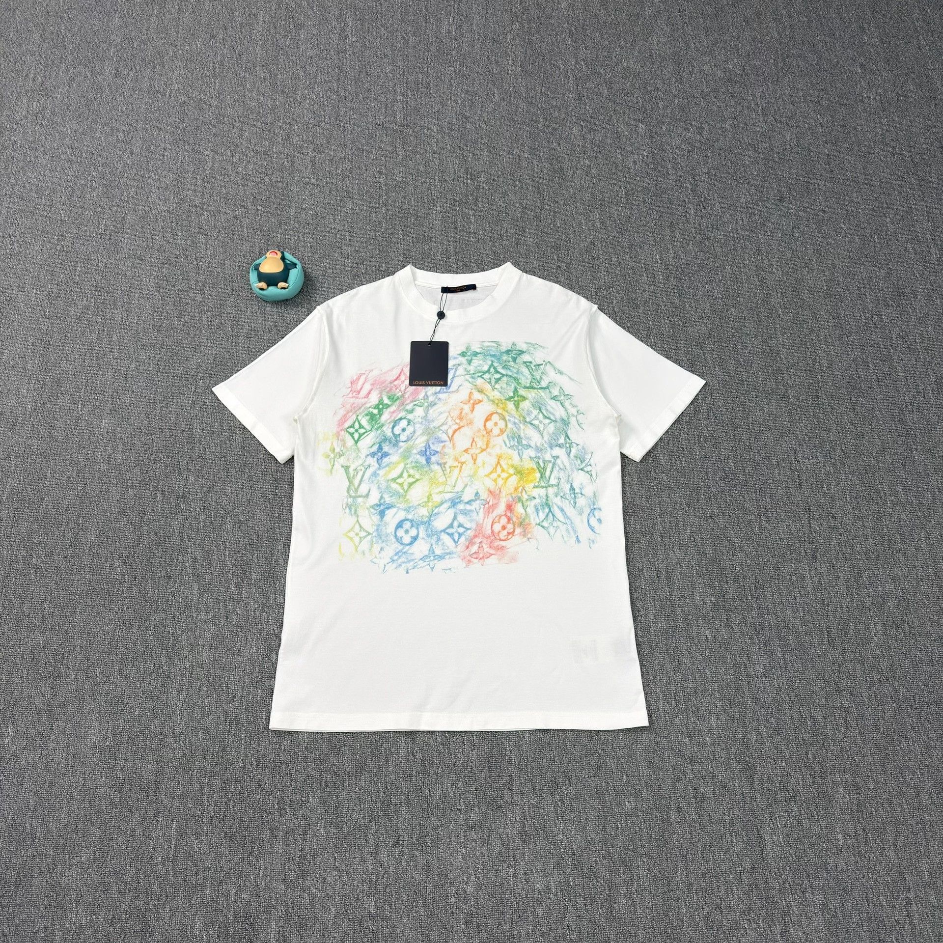 Louis Vuitton Louis Vuitton Crayon Monogram Print T-Shirt L Size US L / EU 52-54 / 3 - 2 Thumbnail