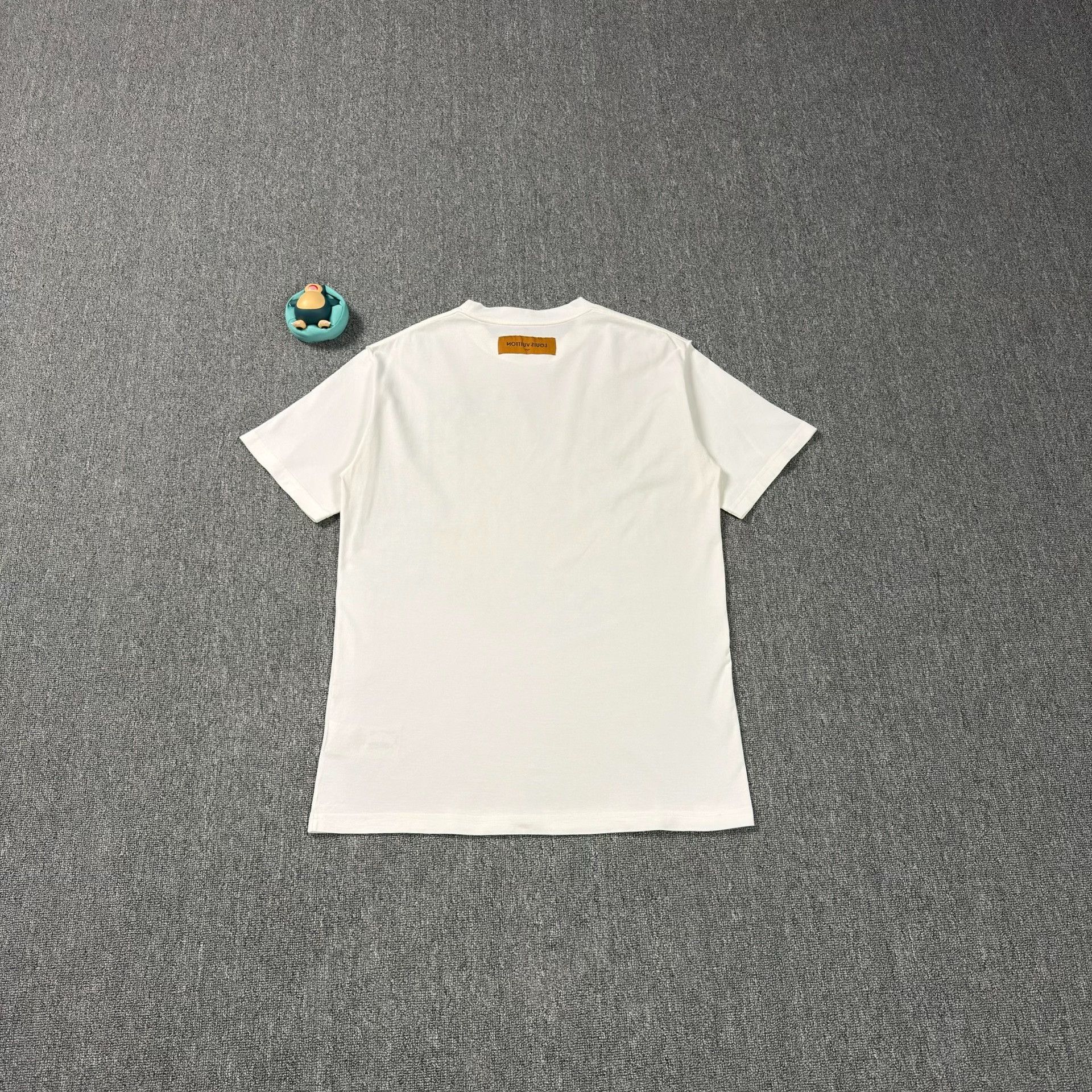 Louis Vuitton Louis Vuitton Crayon Monogram Print T-Shirt L Size US L / EU 52-54 / 3 - 9 Thumbnail