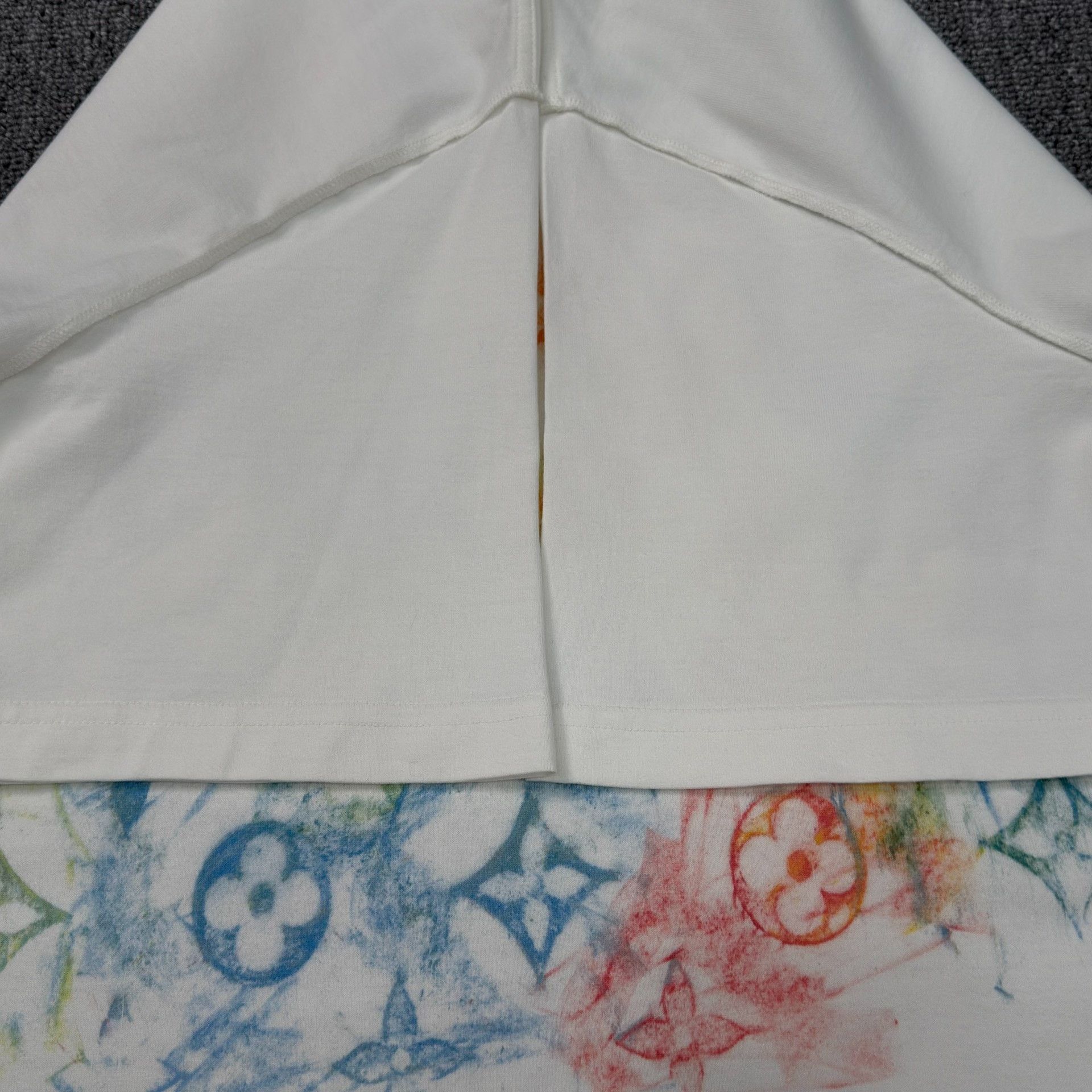 Louis Vuitton Louis Vuitton Crayon Monogram Print T-Shirt L Size US L / EU 52-54 / 3 - 4 Thumbnail