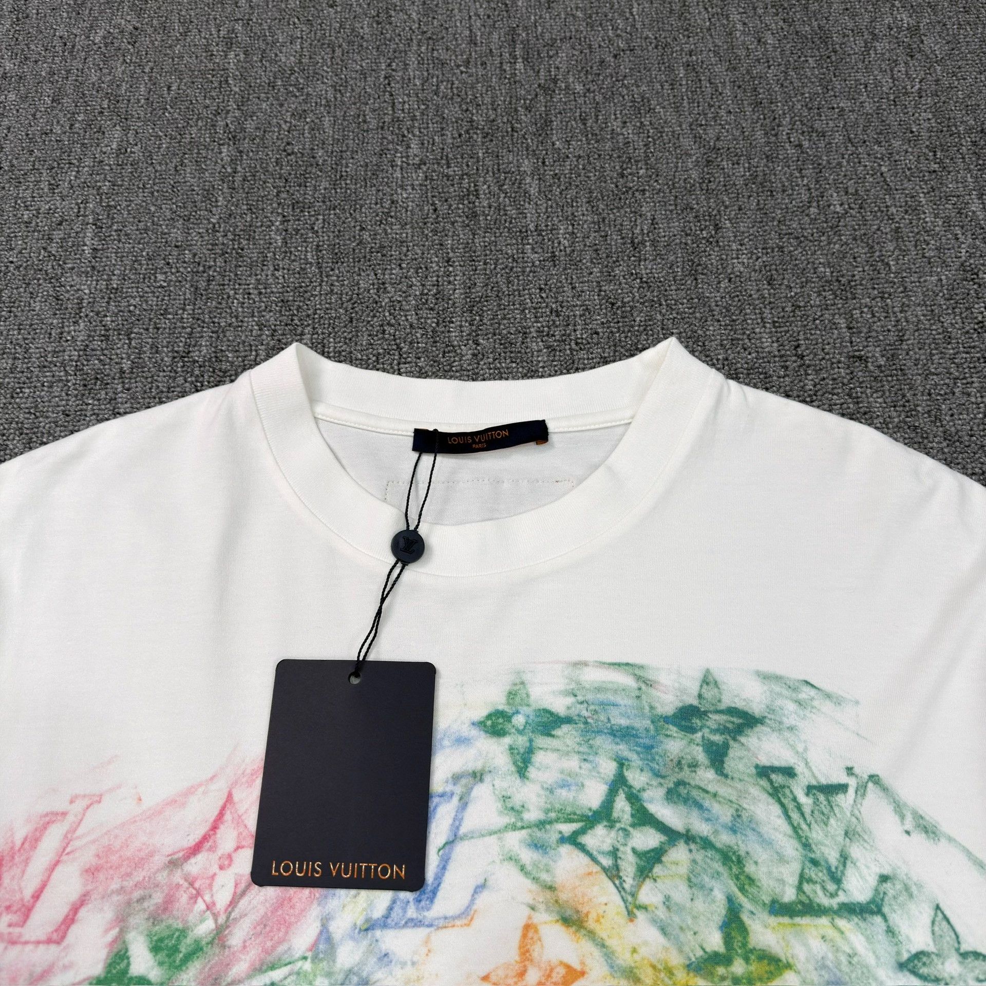 Louis Vuitton Louis Vuitton Crayon Monogram Print T-Shirt L Size US L / EU 52-54 / 3 - 3 Thumbnail