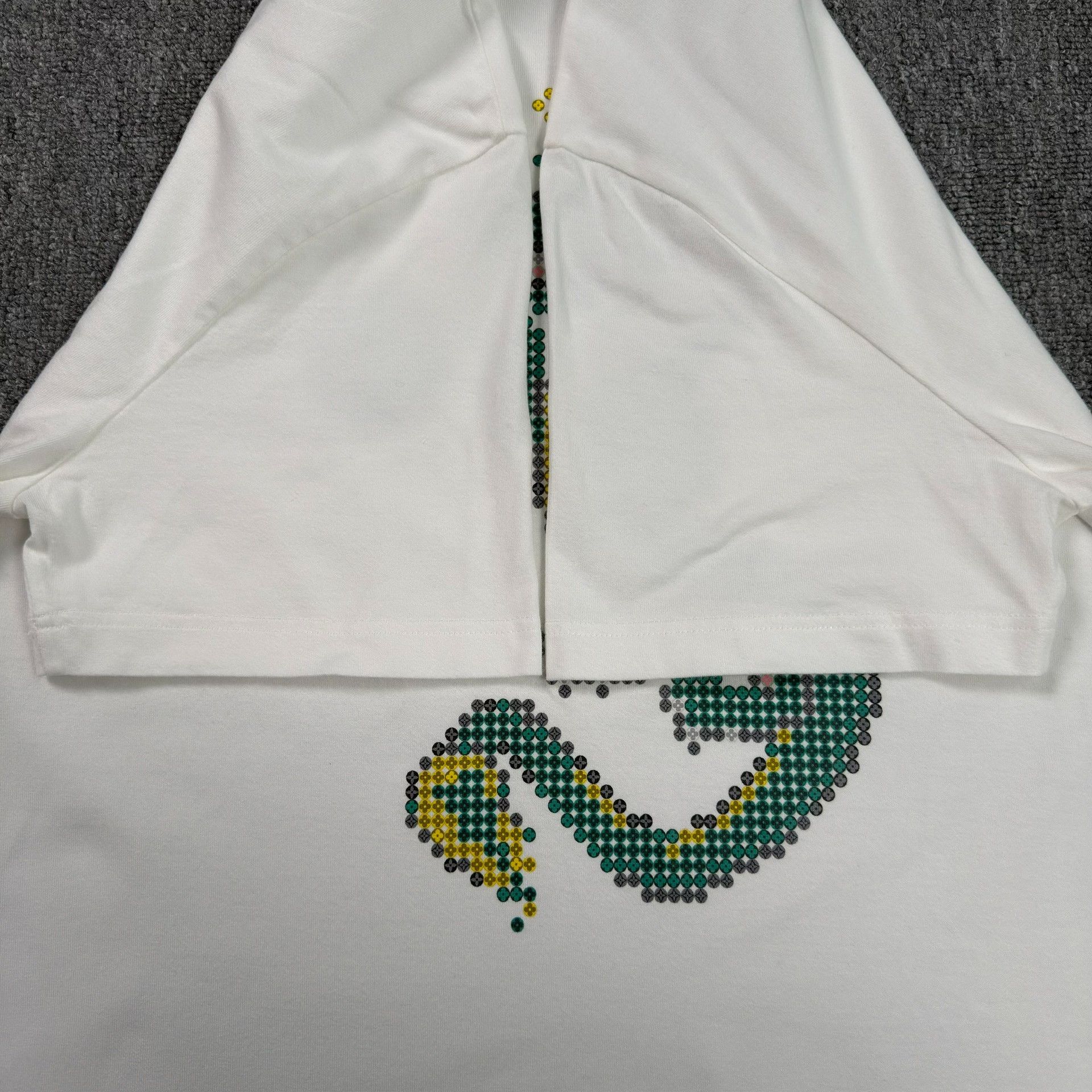Louis Vuitton Louis Vuitton Pharrell Dragon T-Shirt Size L Size US L / EU 52-54 / 3 - 5 Thumbnail