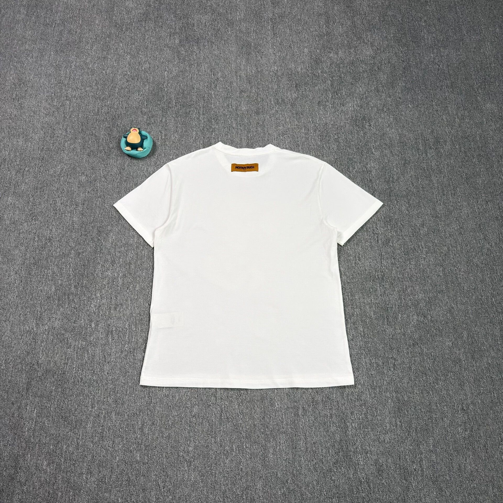 Louis Vuitton Louis Vuitton Pharrell Dragon T-Shirt Size L Size US L / EU 52-54 / 3 - 3 Thumbnail