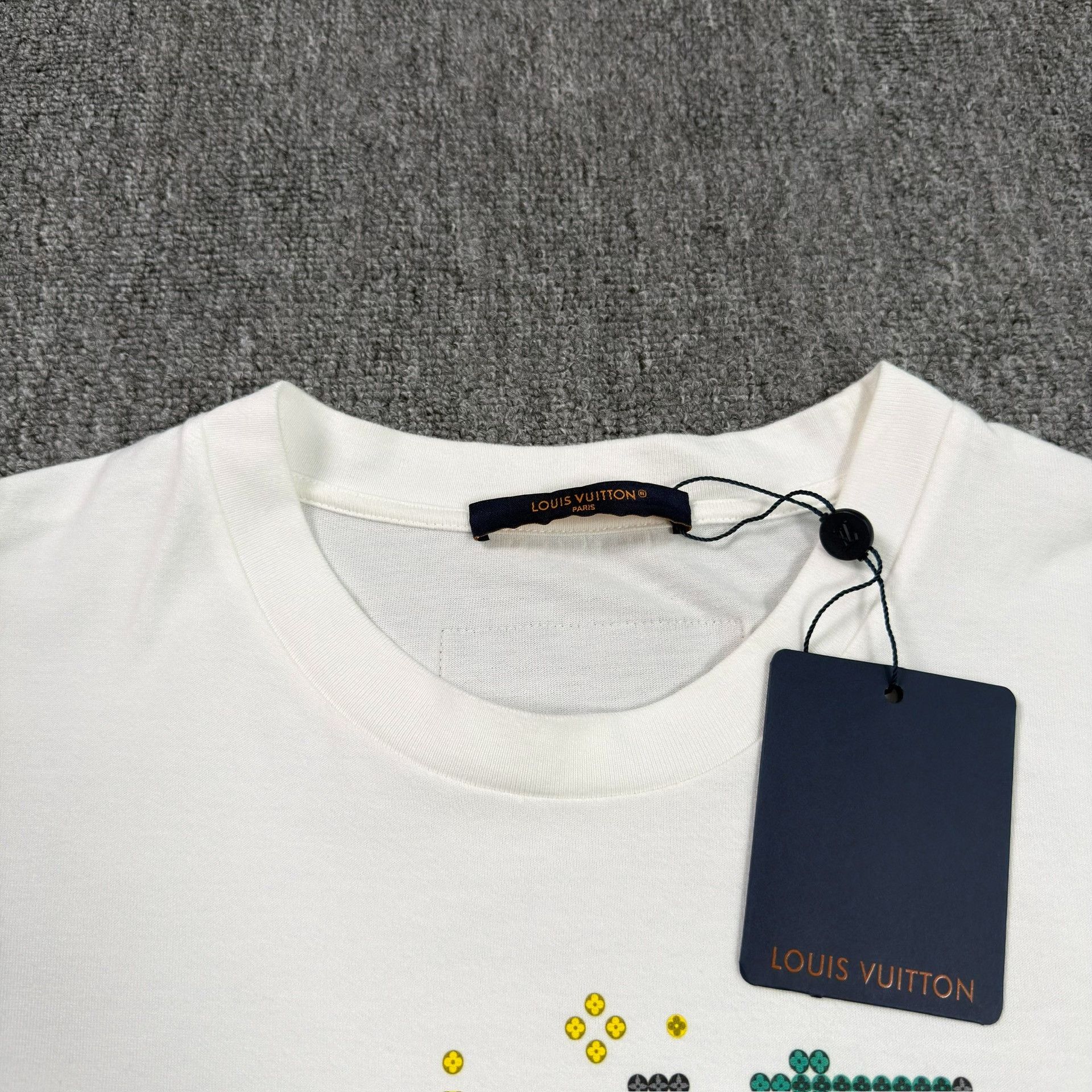 Louis Vuitton Louis Vuitton Pharrell Dragon T-Shirt Size L Size US L / EU 52-54 / 3 - 4 Thumbnail