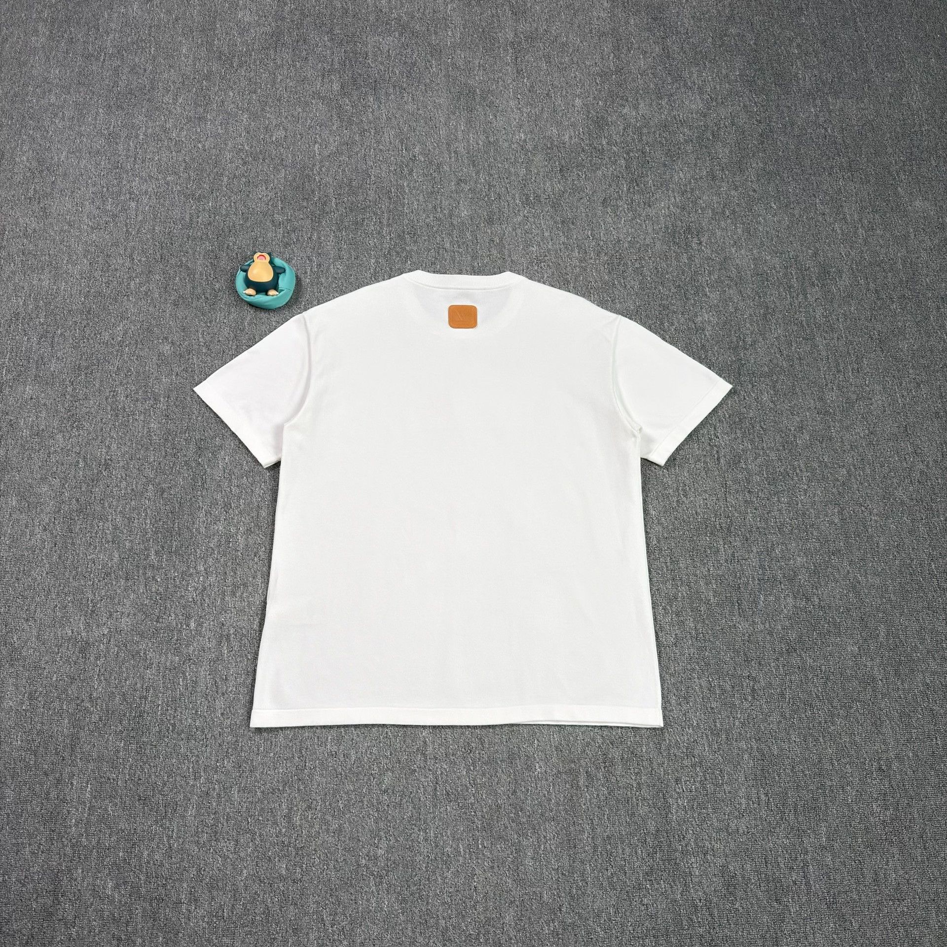 Louis Vuitton Louis Vuitton V-Overs Leather Patch T-Shirt XL Size US XL / EU 56 / 4 - 3 Thumbnail