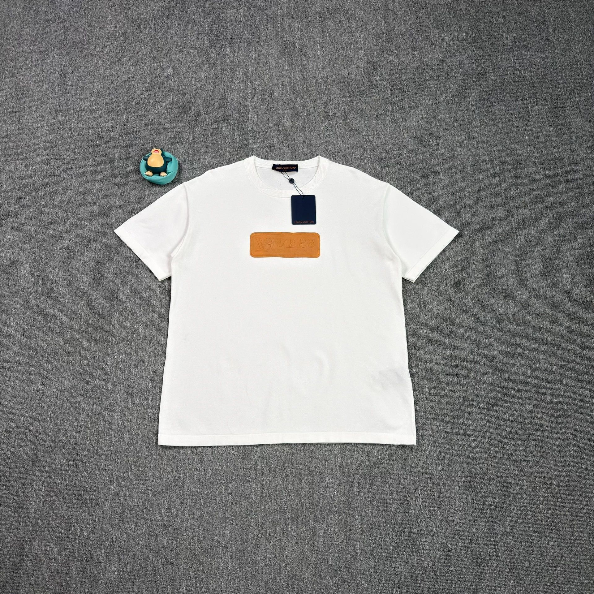 Louis Vuitton Louis Vuitton V-Overs Leather Patch T-Shirt XL Size US XL / EU 56 / 4 - 2 Thumbnail