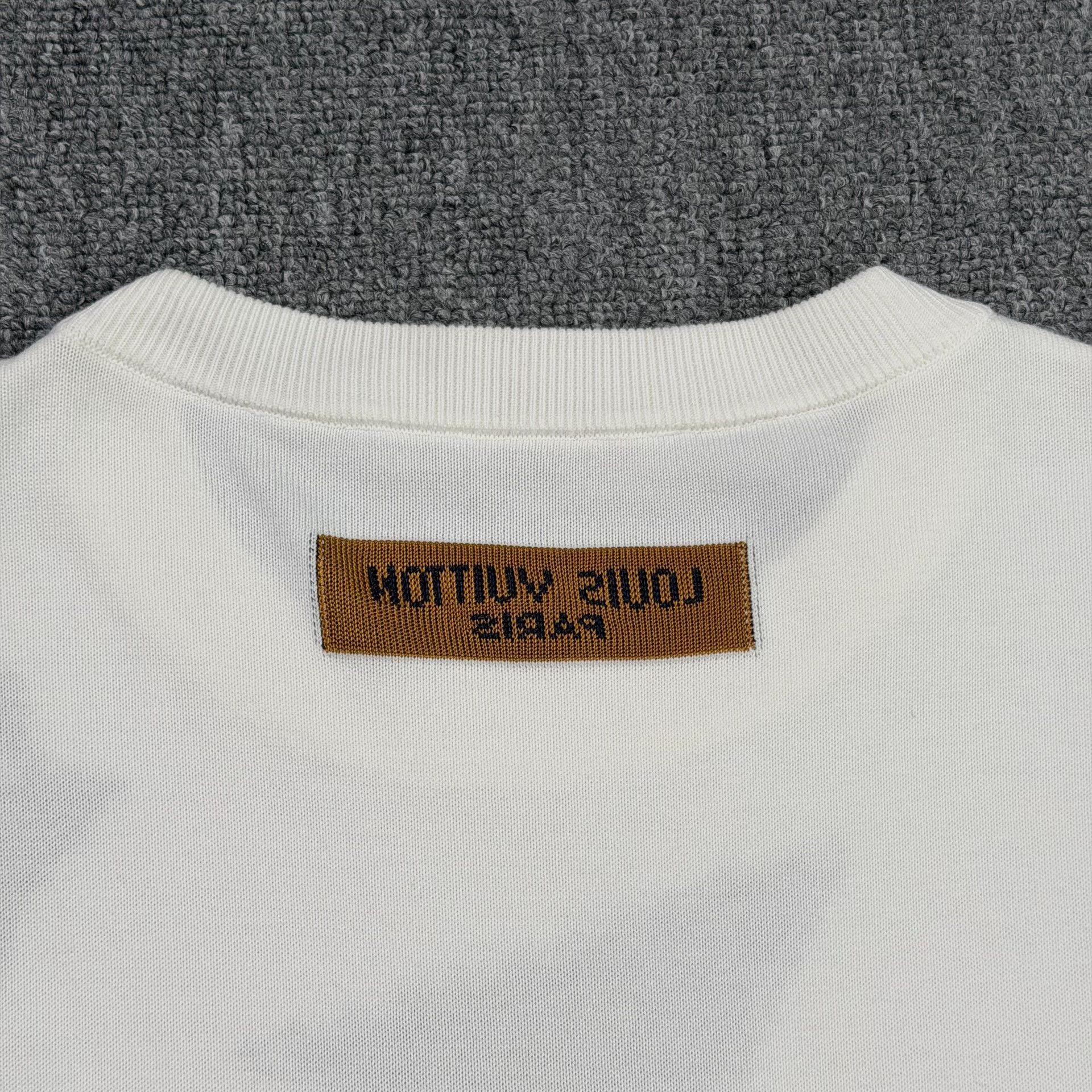Louis Vuitton Louis Vuitton Airplane Graphic Knit T-Shirt M Size US M / EU 48-50 / 2 - 9 Thumbnail